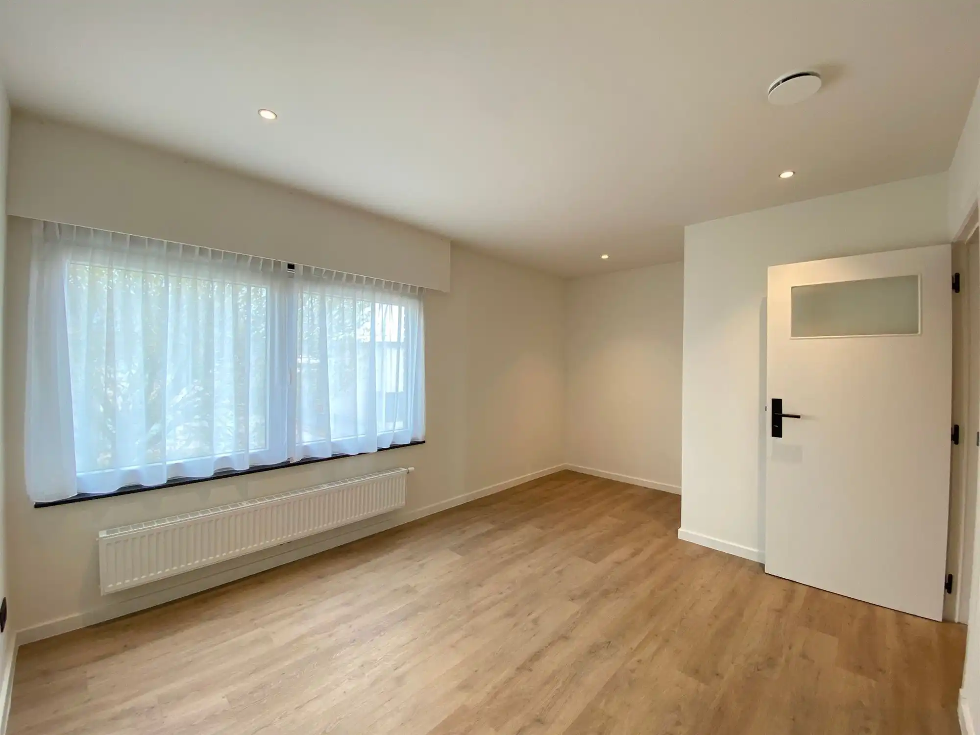 prachtig gerenoveerde woonst met 5 slaapkamers en 2 garages foto 28