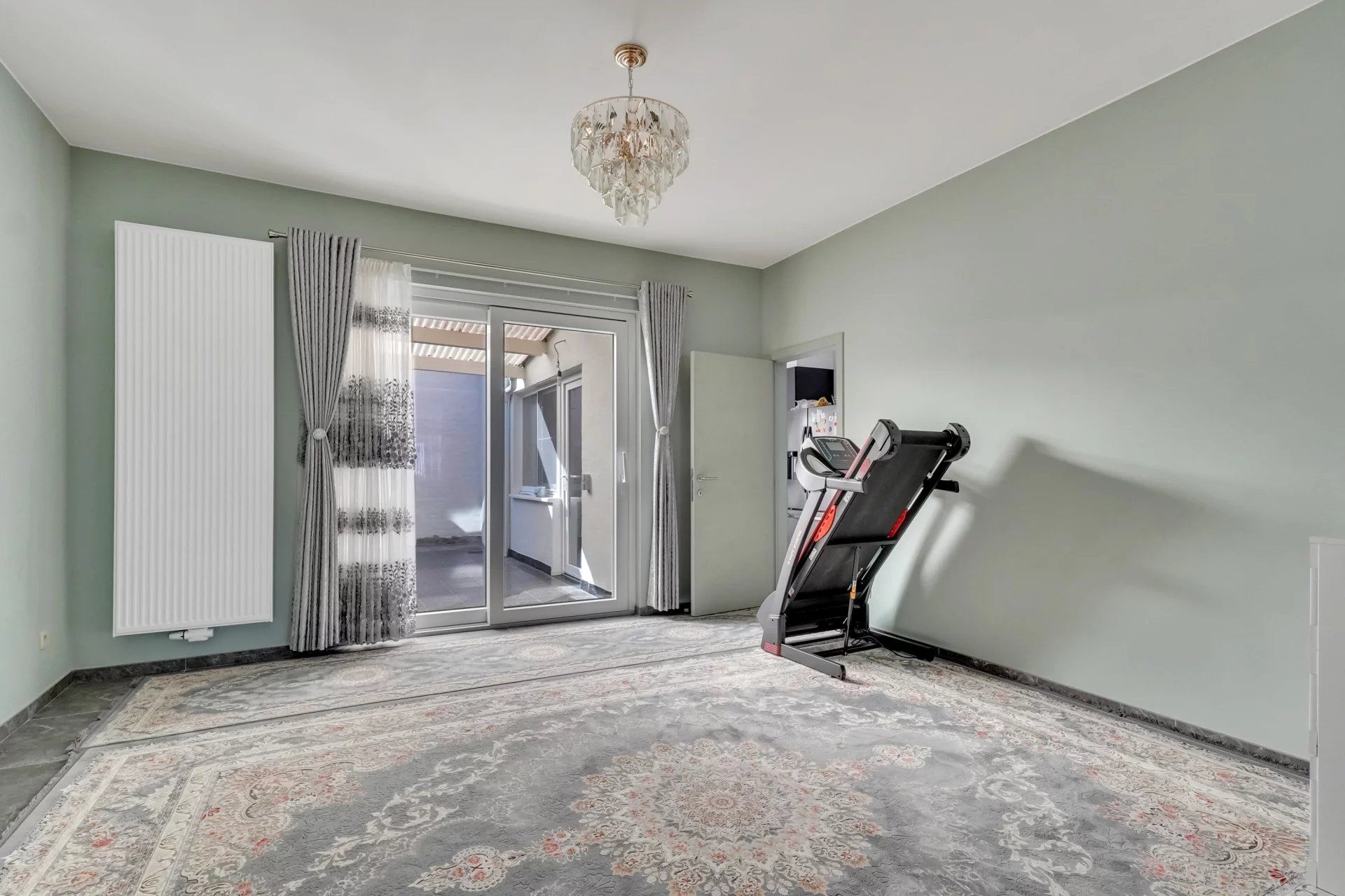 Ruime rijwoning nabij centrum Sint-Truiden foto 5