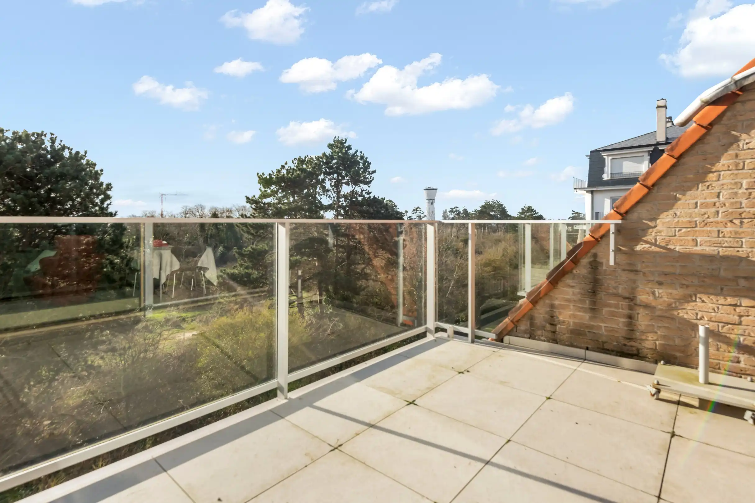 Zeer zonnig hoekappartement met zuidgericht terras, groen open zicht op Park 58  aan de rand van Duinbergen. Garage te koop in de residentie. foto 2