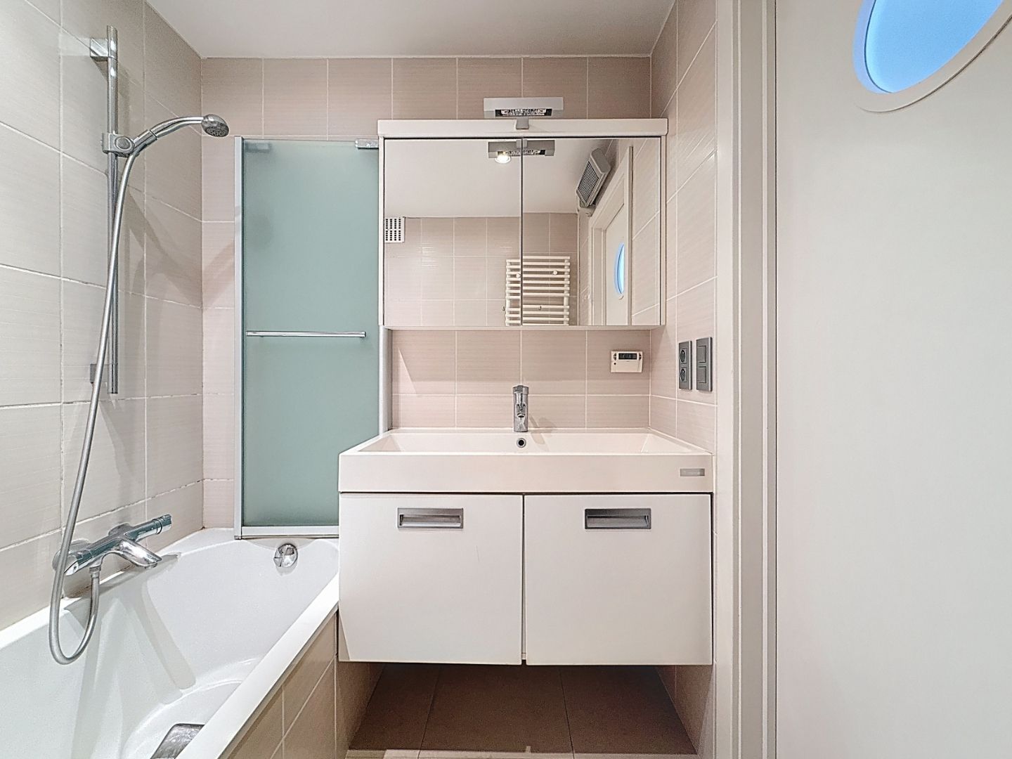 Ruim hoekappartement met zicht op zee foto 10