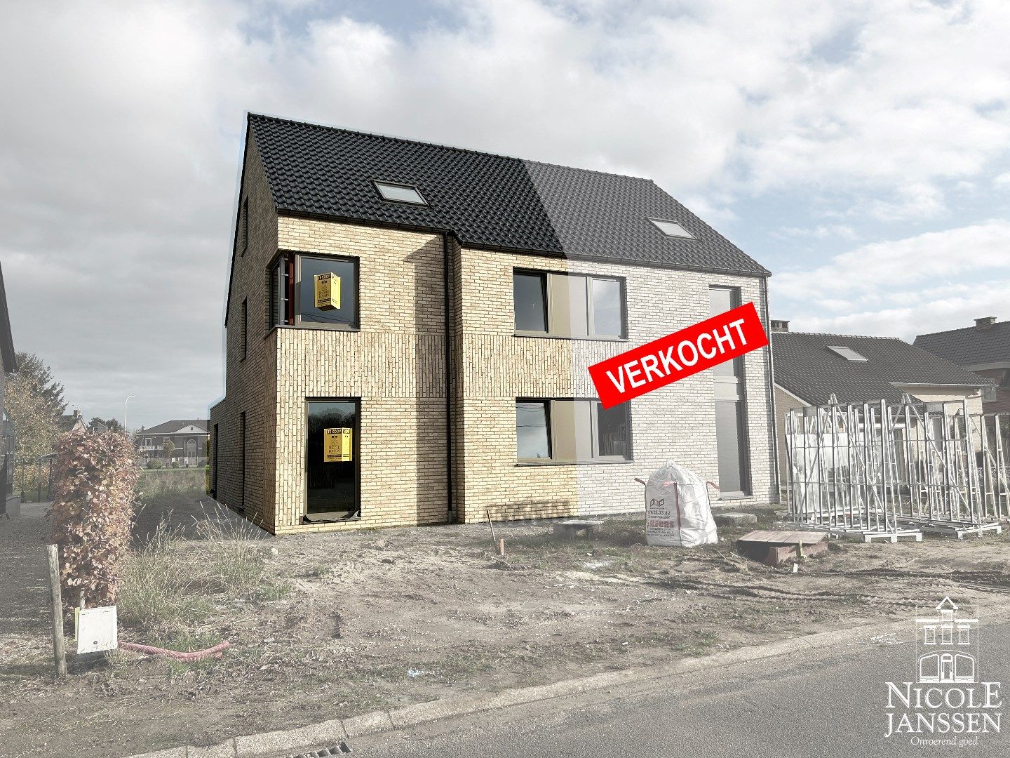 Nieuwbouwwoningen met 5 slaapkamers in Elen foto {{pictureIndex}}