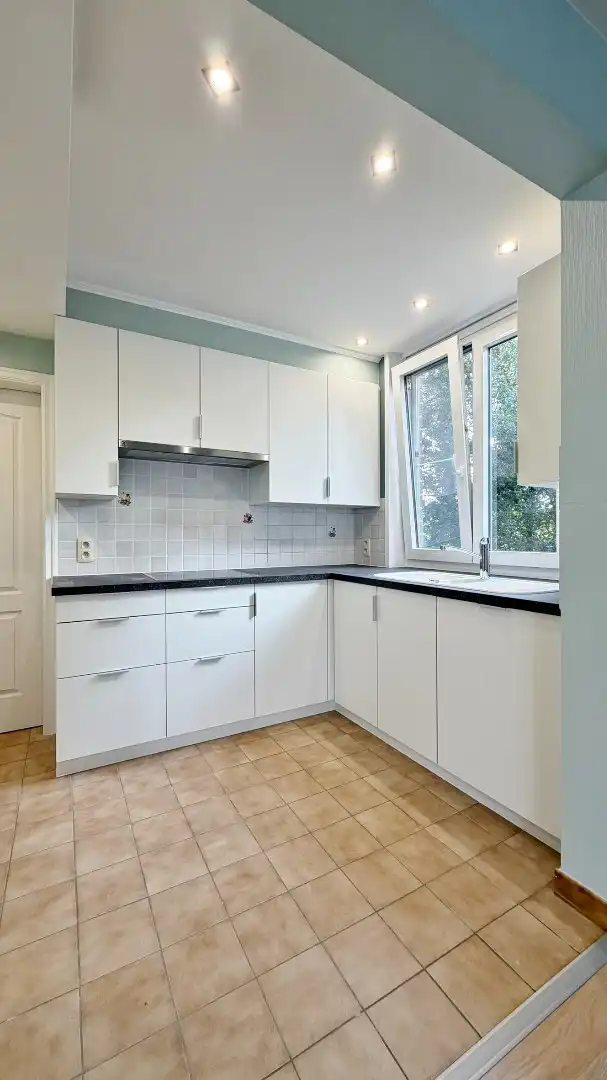 Ruim en lichtrijk appartement met garage, terras en open zicht foto 5