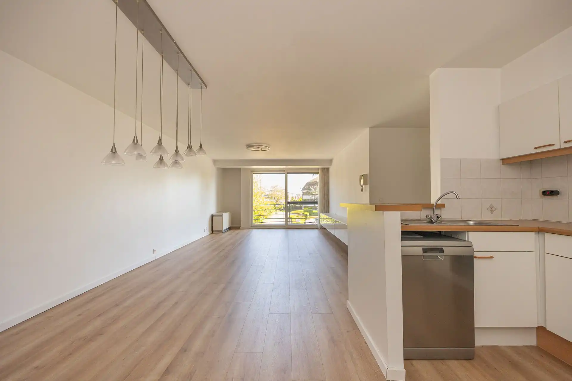 Lichtovergoten appartement met 2 terrassen en garagebox! foto 6