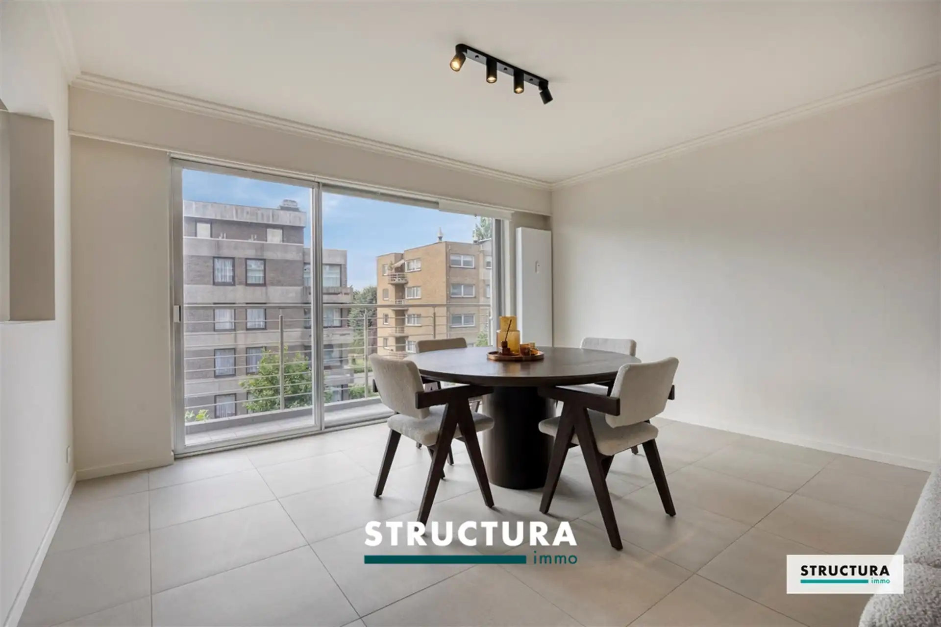 Volledig gerenoveerd appartement nabij het centrum! foto 9