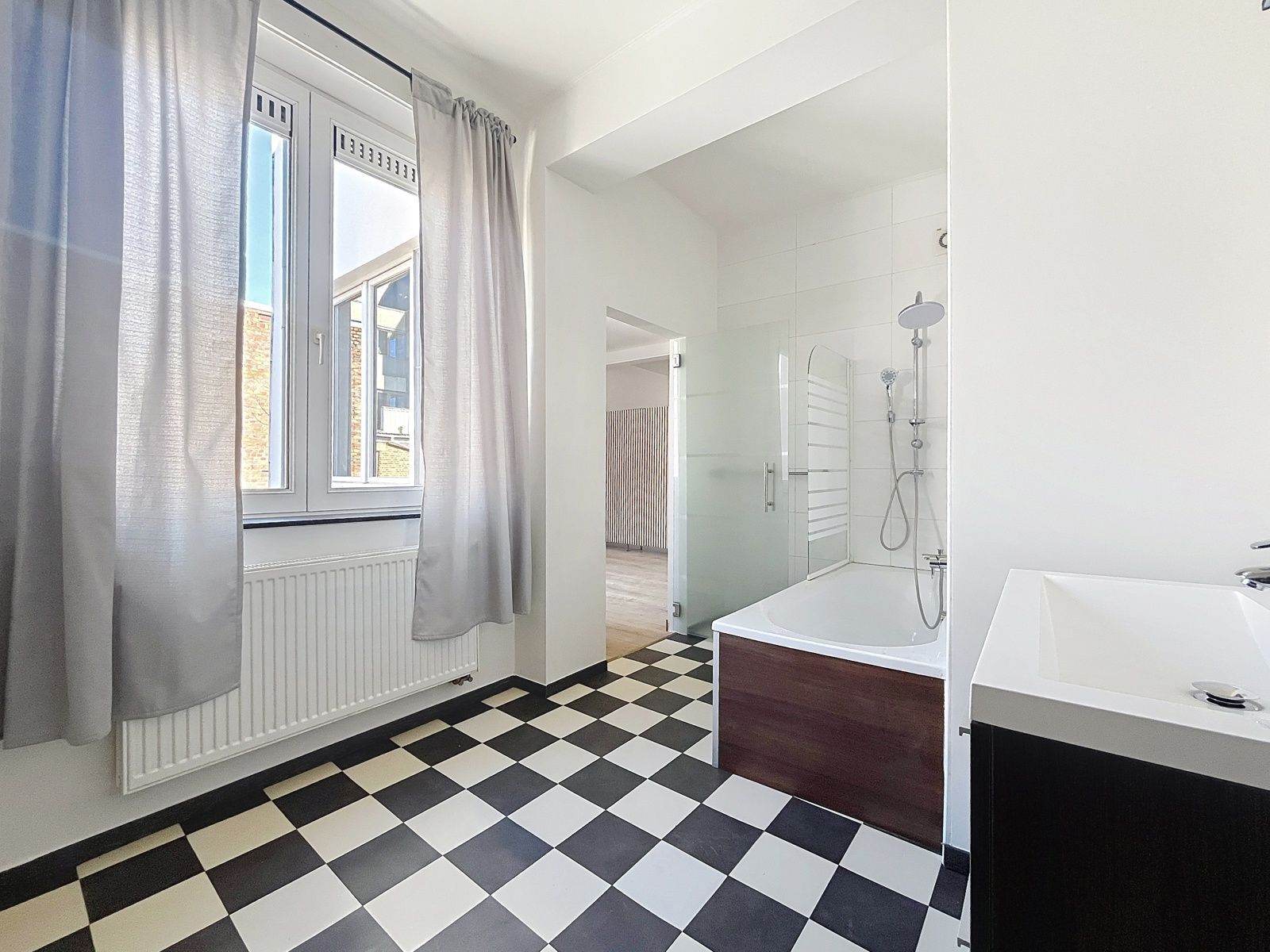 Instapklaar 1 slaapkamer appartement op het 1ste verdiep te huur.  foto 16
