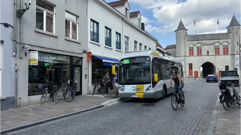 Handelspand te huur in de Langestraat in Brugge foto 10