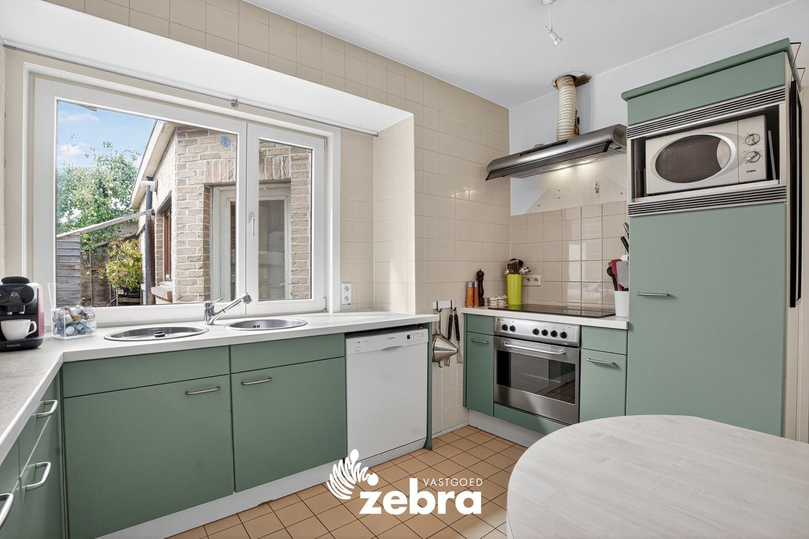 Instapklare woning met 4 slaapkamers en aanpalend stuk grond te Tielt! foto 8
