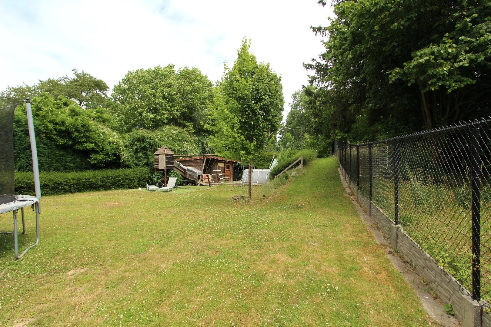 RECENTE WONING MET 5 SLAAPKAMERS EN GROTE TUIN foto 11