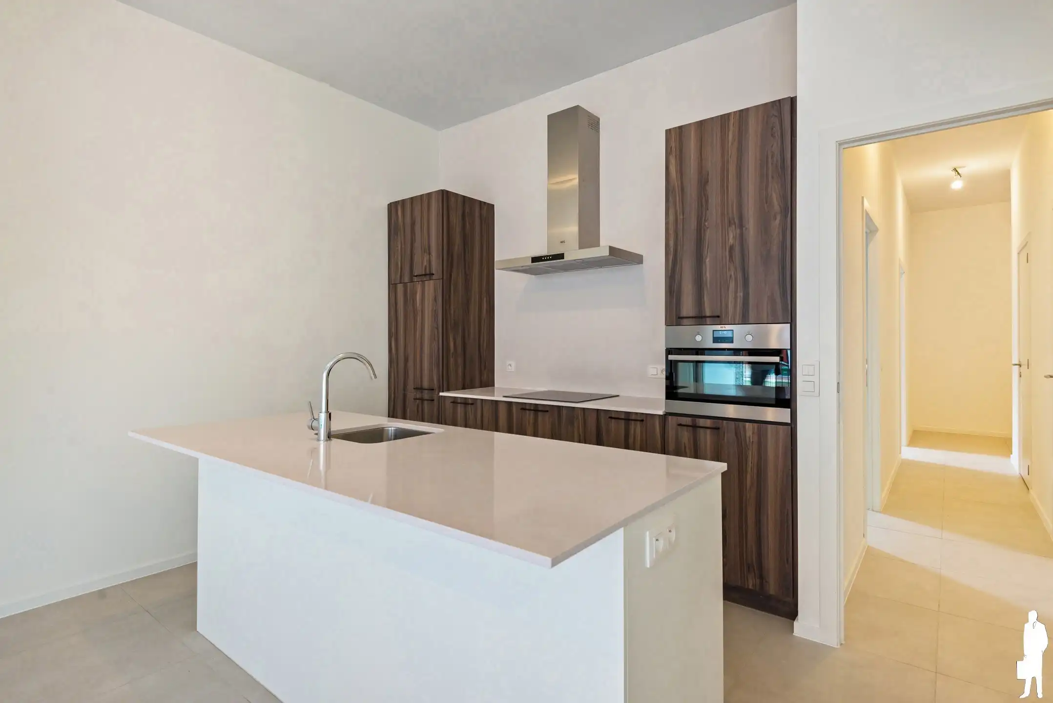 GLVL appartement met 2 slpks, ruim terras en autostaanplaats foto 9