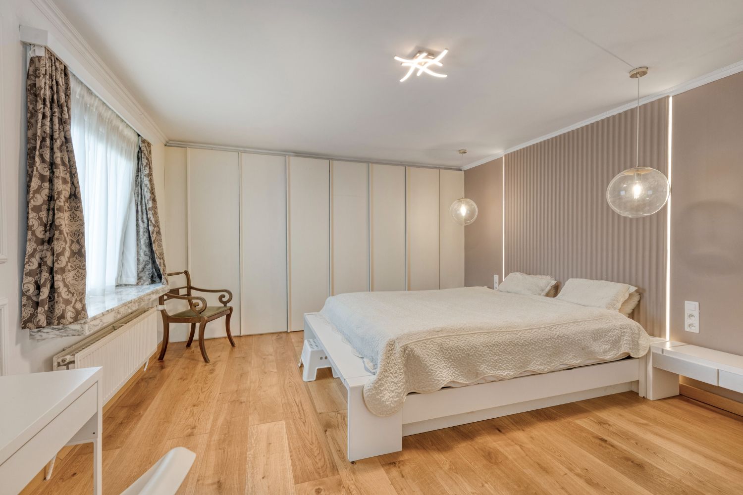 Karaktervolle gerenoveerde statige villa nabij Spuikom te koop foto 20