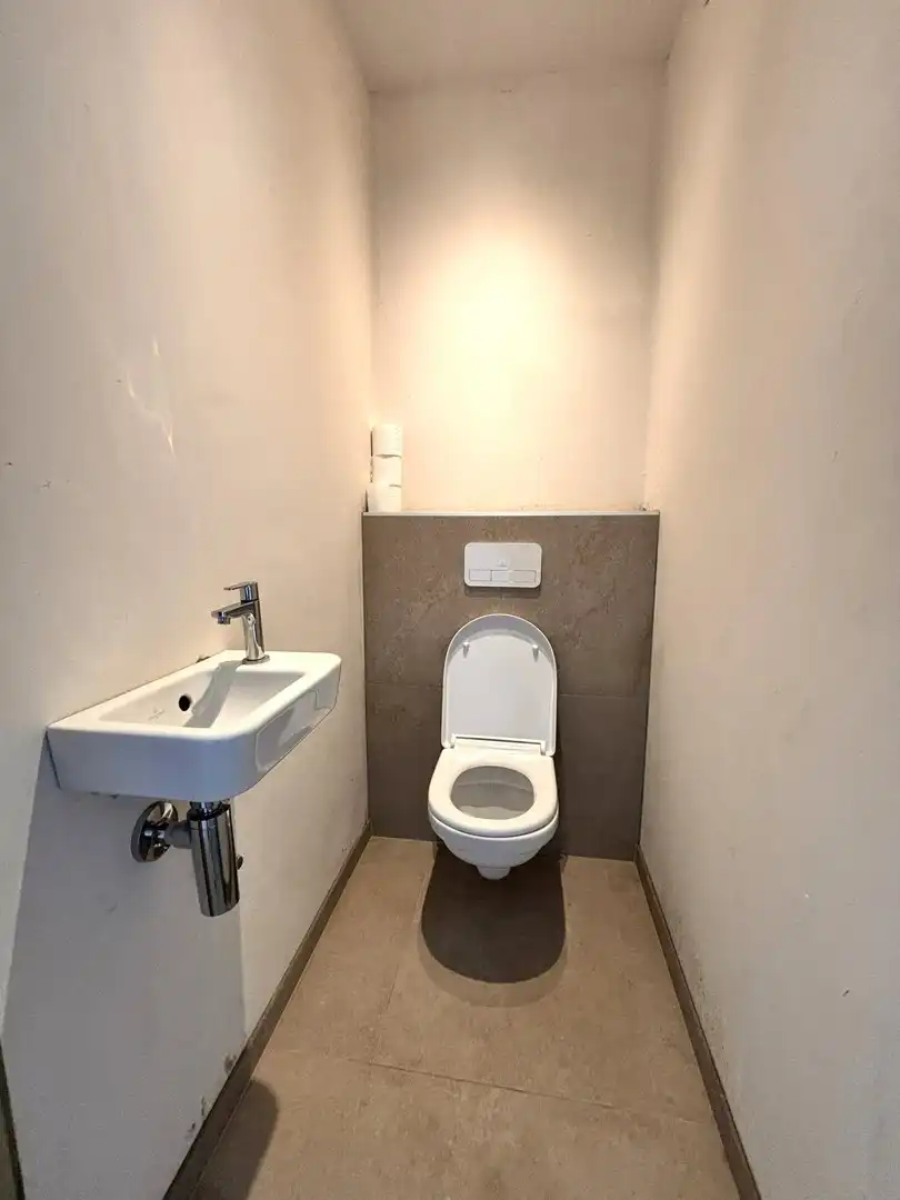 Ruim tweeslaapkamerappartement met terras en garage foto 9