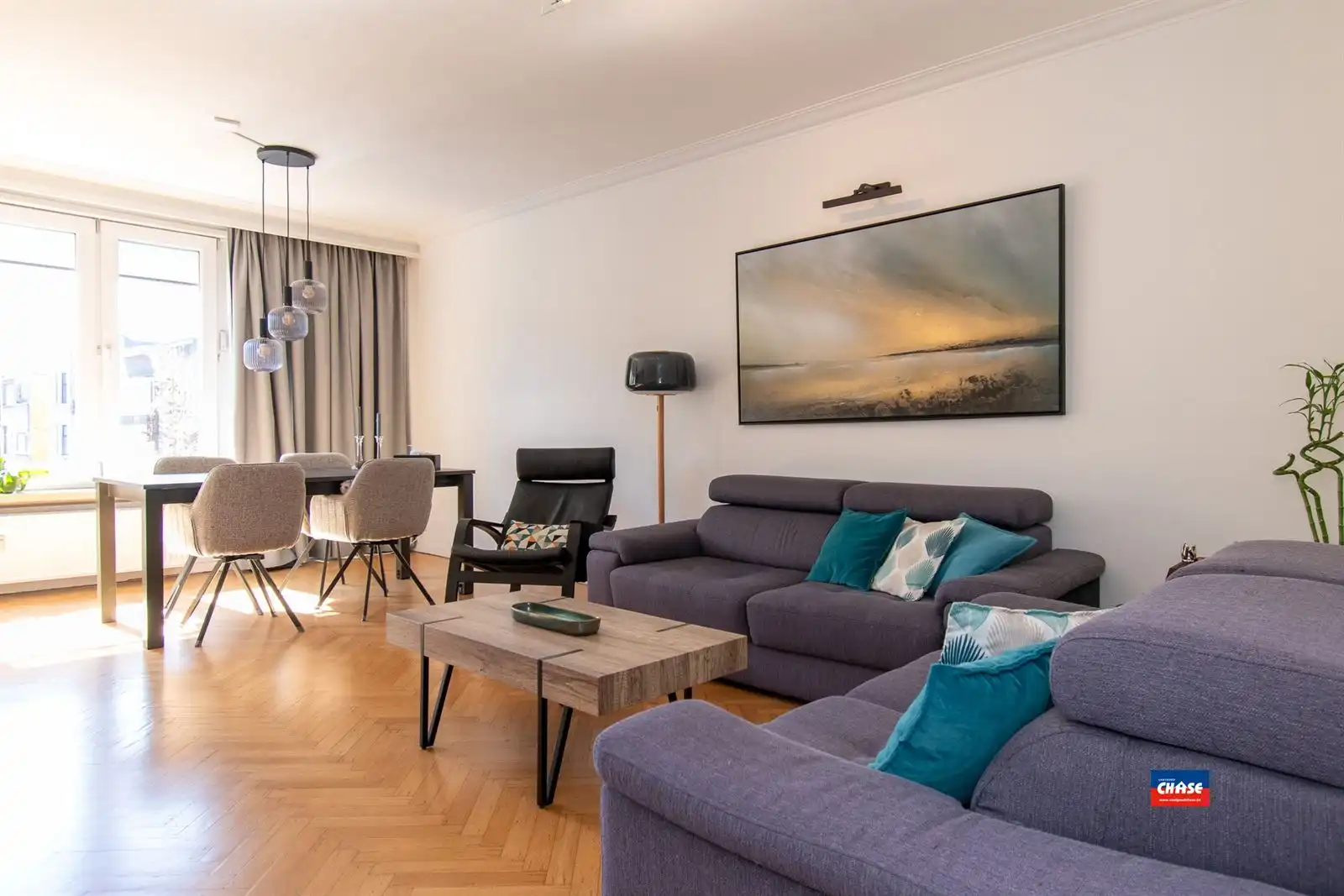 Modern en lichtrijk appartement met 2 slaapkamers en kelderberging. foto {{pictureIndex}}