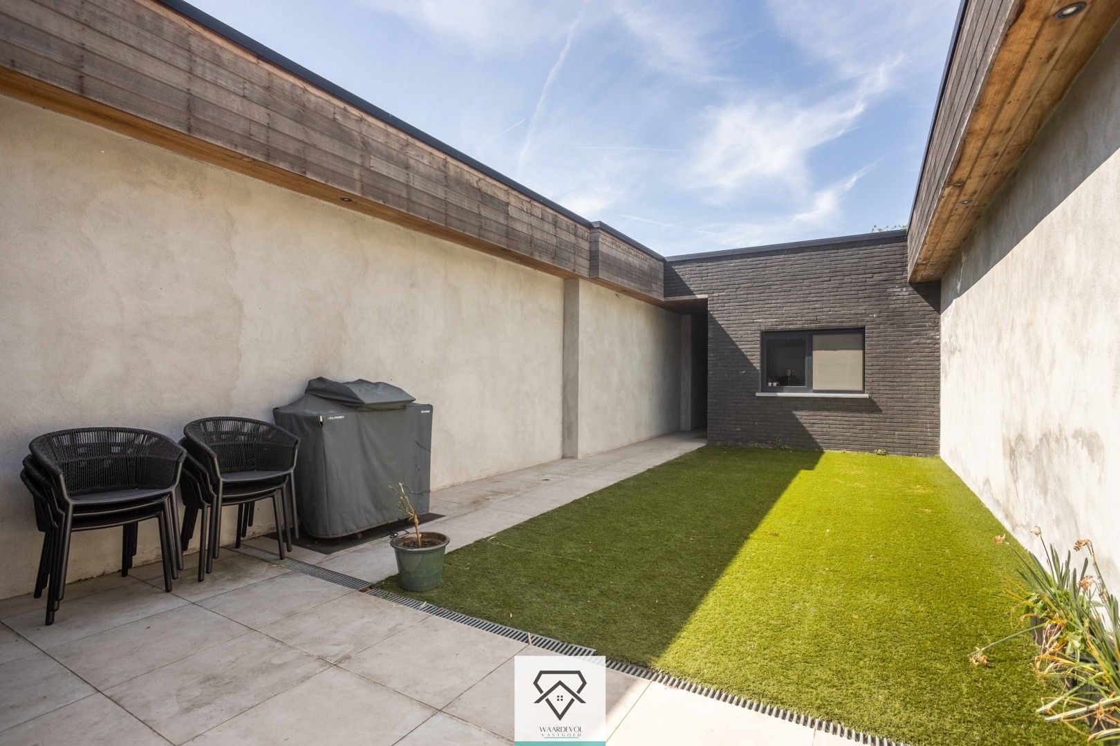Uitzonderlijk appartement met tuin, zeer ruime garage en topligging nabij Sint-Pietersplein foto 17