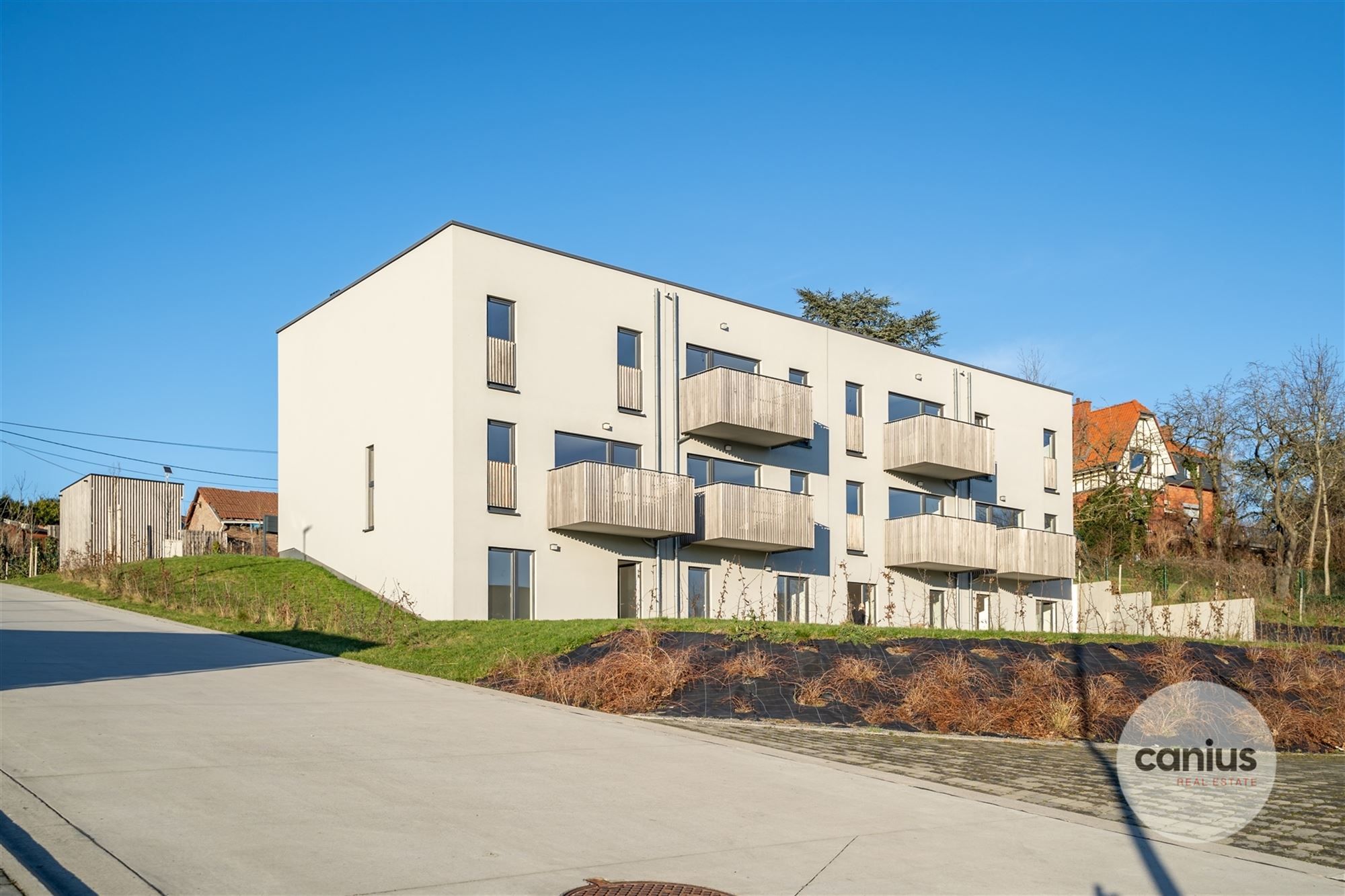 APPARTEMENT 2 CHAMBRES + TERRASSE ET BALCON  foto {{pictureIndex}}
