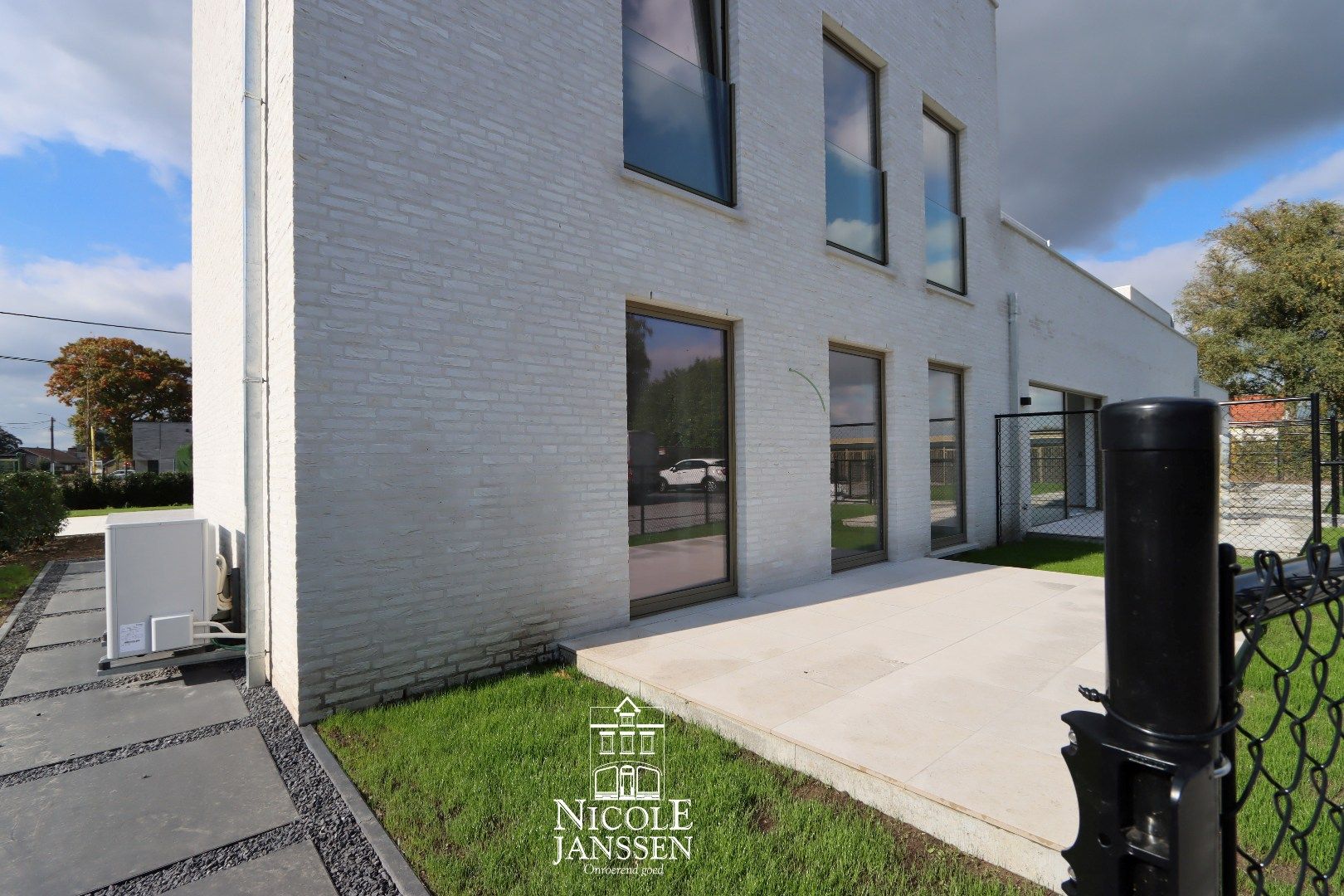 Gelijkvloers nieuwbouwappartement met tuintje en drie autostandplaatsen foto 15
