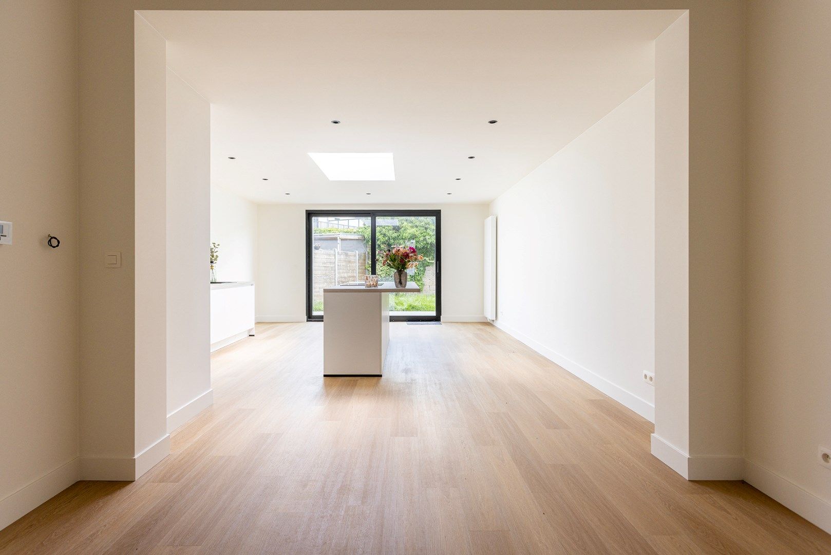 Compleet gerenoveerde woning met 4 slaapkamers en tuin in Schoten.  foto 6