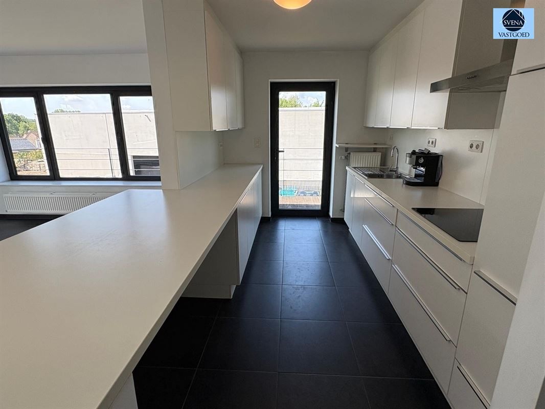 APPARTEMENT MET MAGAZIJN GELEGEN IN KMO ZONE foto 10