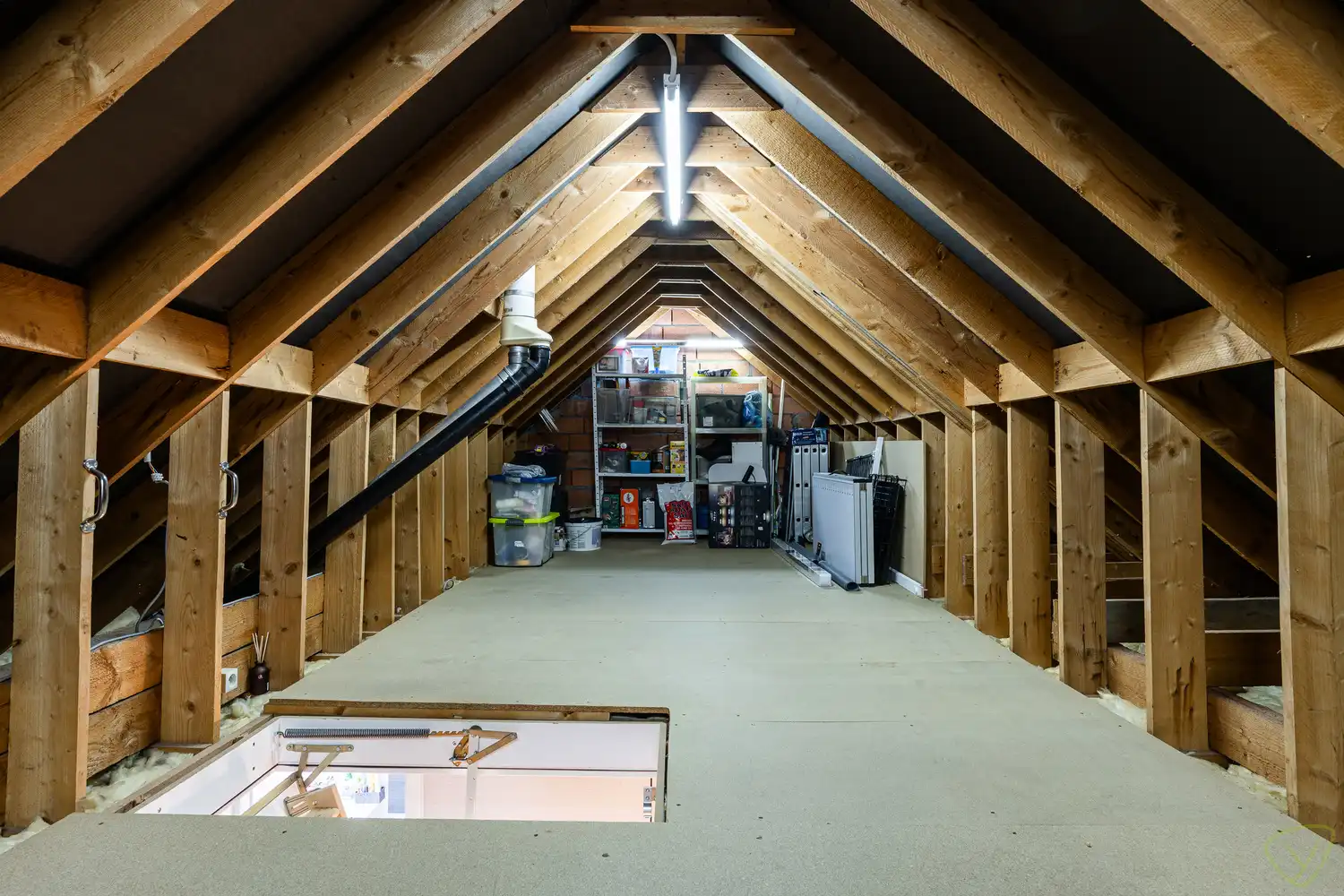 Moderne gezinswoning te koop in Eeklo met 3 slaapkamers, garage en zolder, perfect voor comfortabel wonen! foto 24
