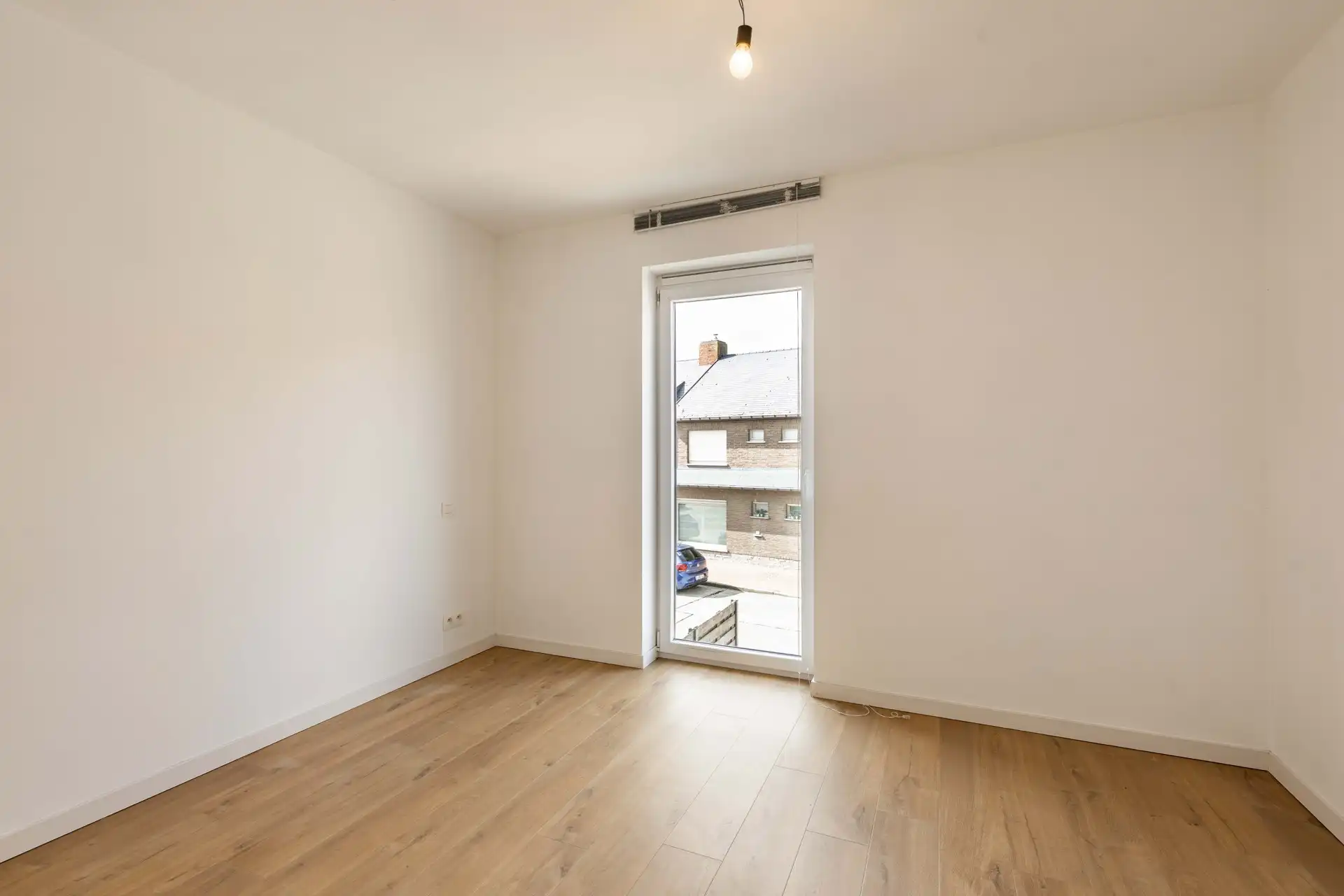 Instapklaar 1-slaapkamerappartement met terras TE HUUR in het centrum van Wielsbeke! foto 12