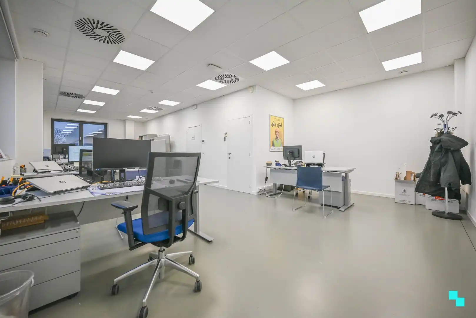 Terbeschikkingstelling van kantoorruimte in Waregem foto 24