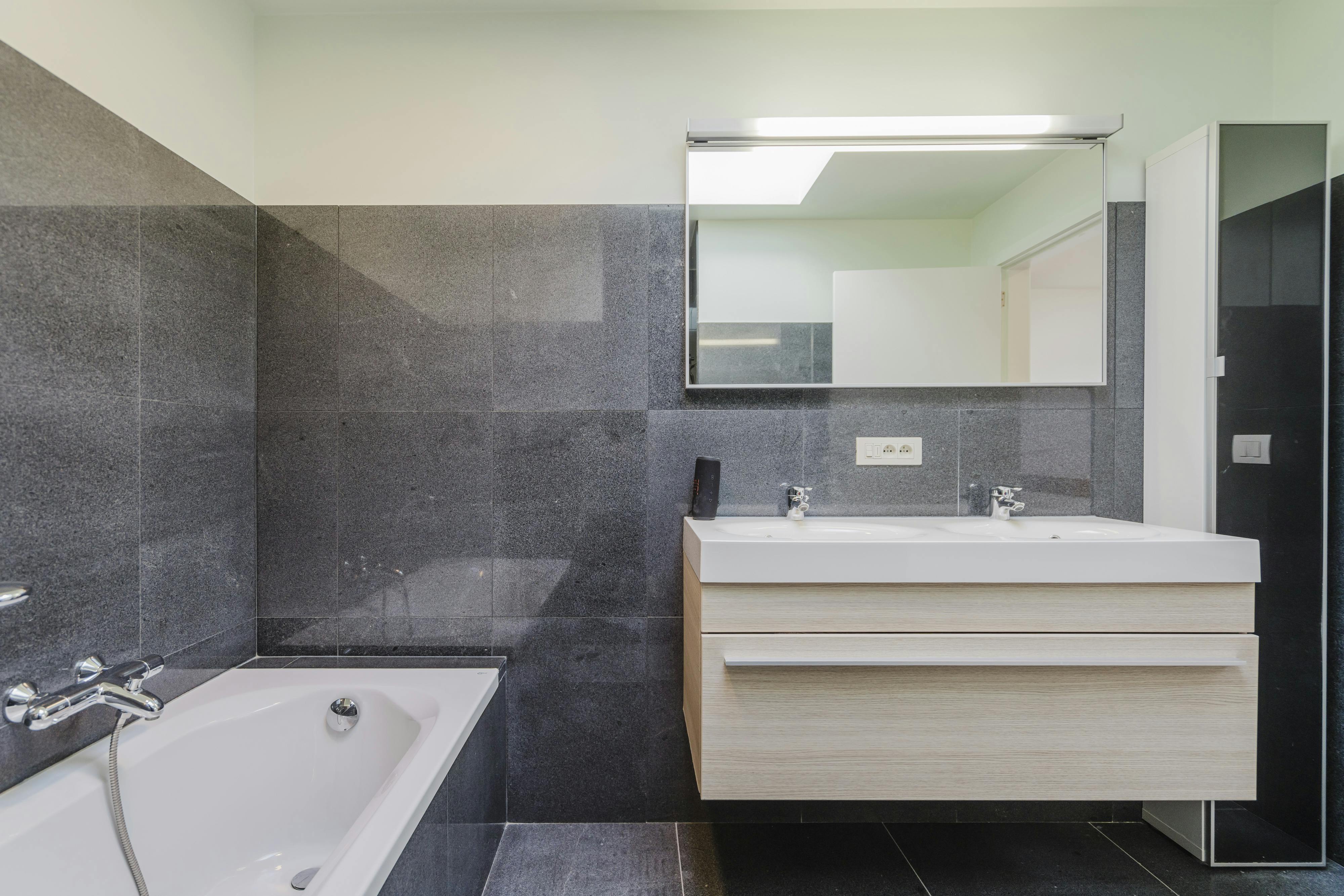 Instapklare gezinswoning met 4 slaapkamers op Hoog Kortrijk foto 12