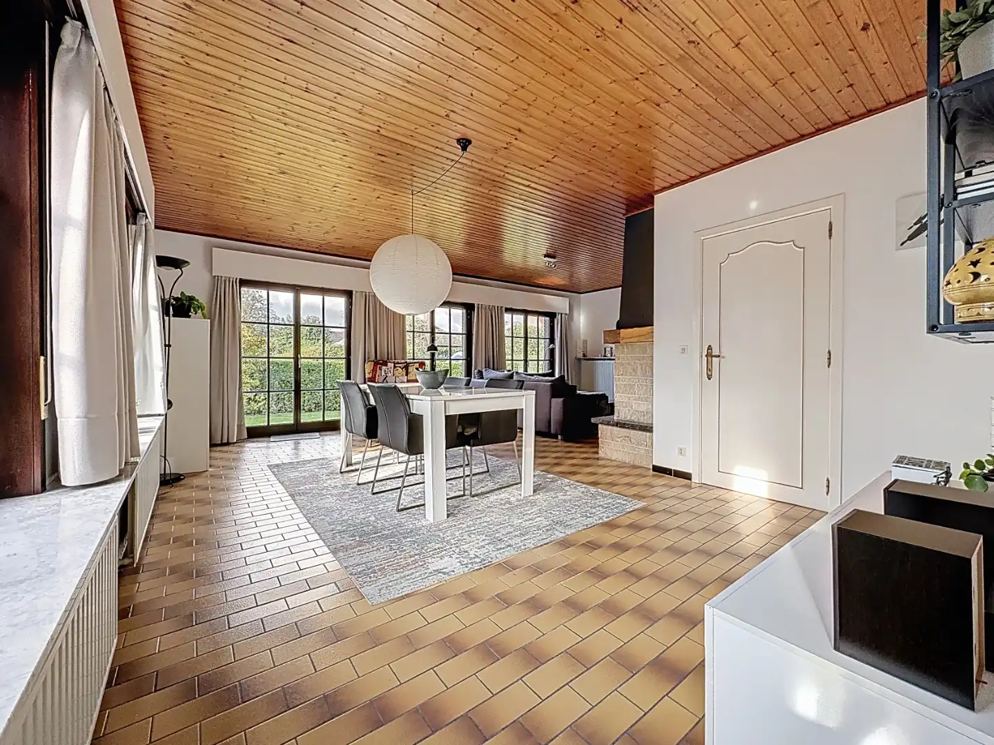 Mooie gelijkvloerse te renoveren villa in rustige, doodlopende straat in Gistel. foto 3