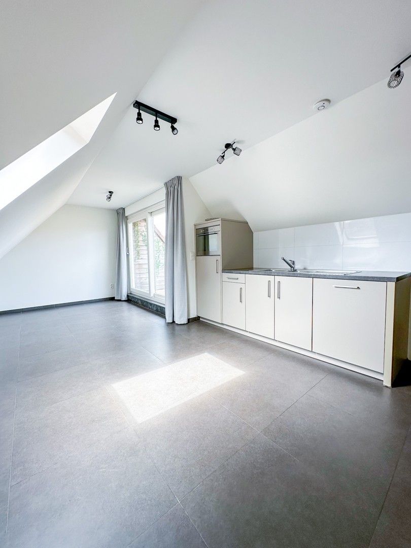 Instapklaar 2-slaapkamerappartement in het centrum van Zomergem foto 2