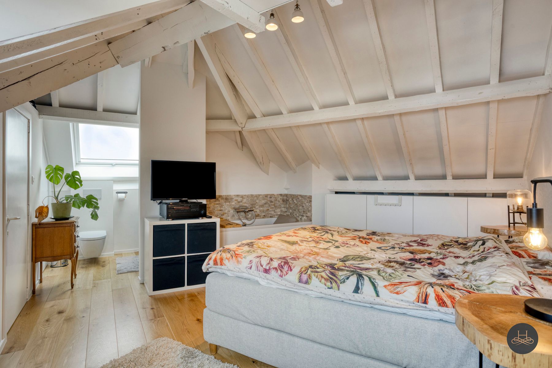 Charmante, volledig gerenoveerde & ruime woning met voortuin foto 21