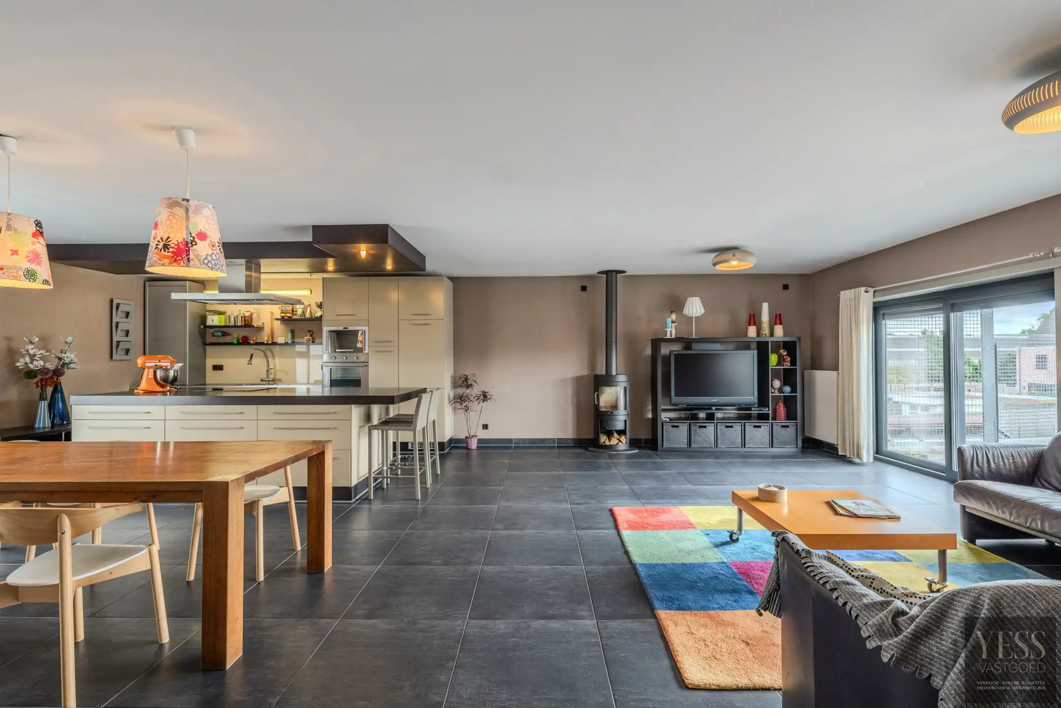 Uniek pand 236m2 bewoonbaar + atelier/winkel/opslag 475m2! foto 7