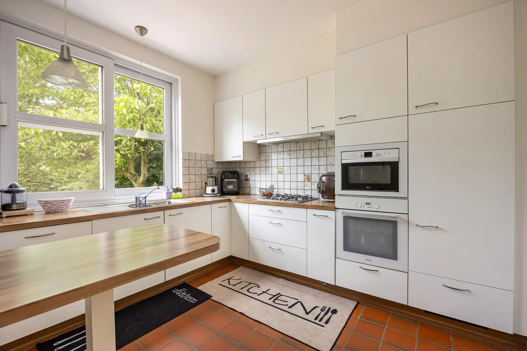 Ruime woning met 4-5 slpks en bedrijfsruimte in Turnhout. foto 9