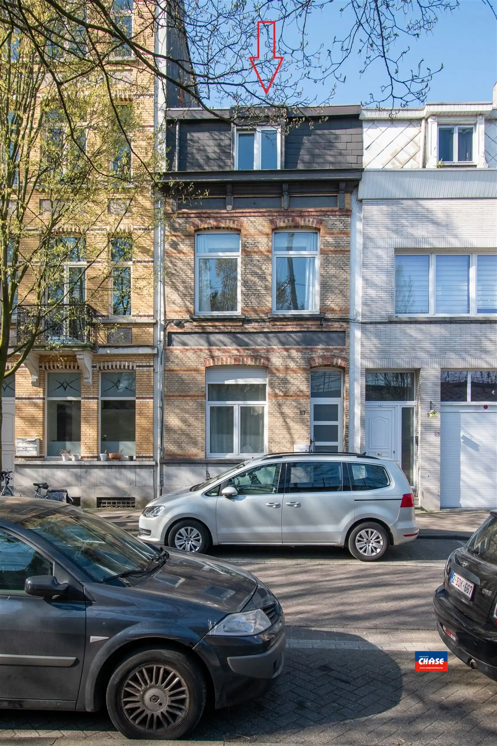 Charmante herenhuis met vier slaapkamers en twee badkamers foto {{pictureIndex}}