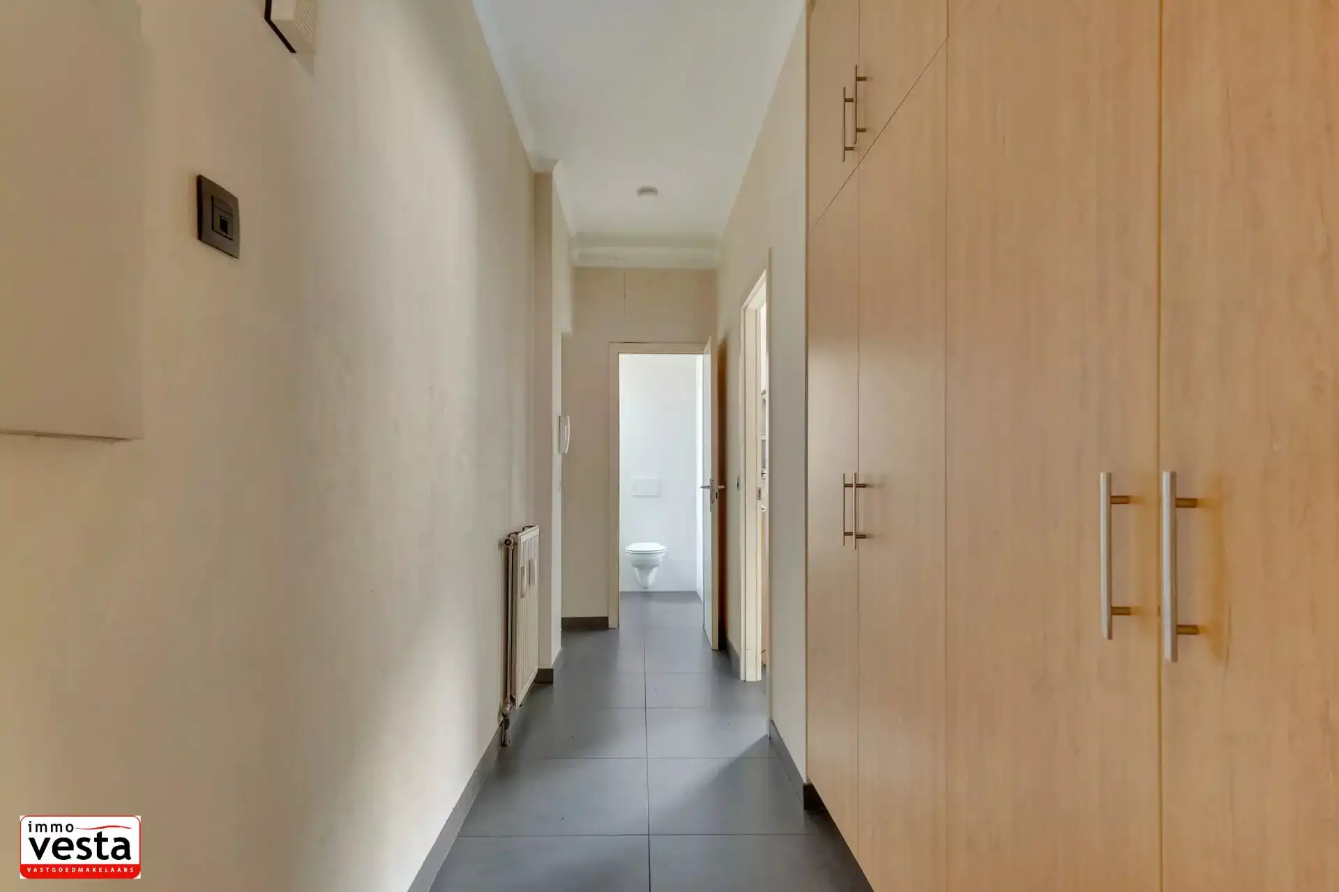 Instapklaar appartement nabij het (commercieel) centrum van de stad. foto 5