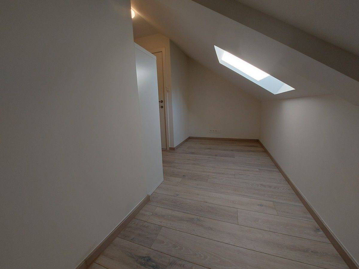 Super gezellig duplex appartement van 85 m² met twee slaapkamers in hartje Kortrijk. A-label foto 9