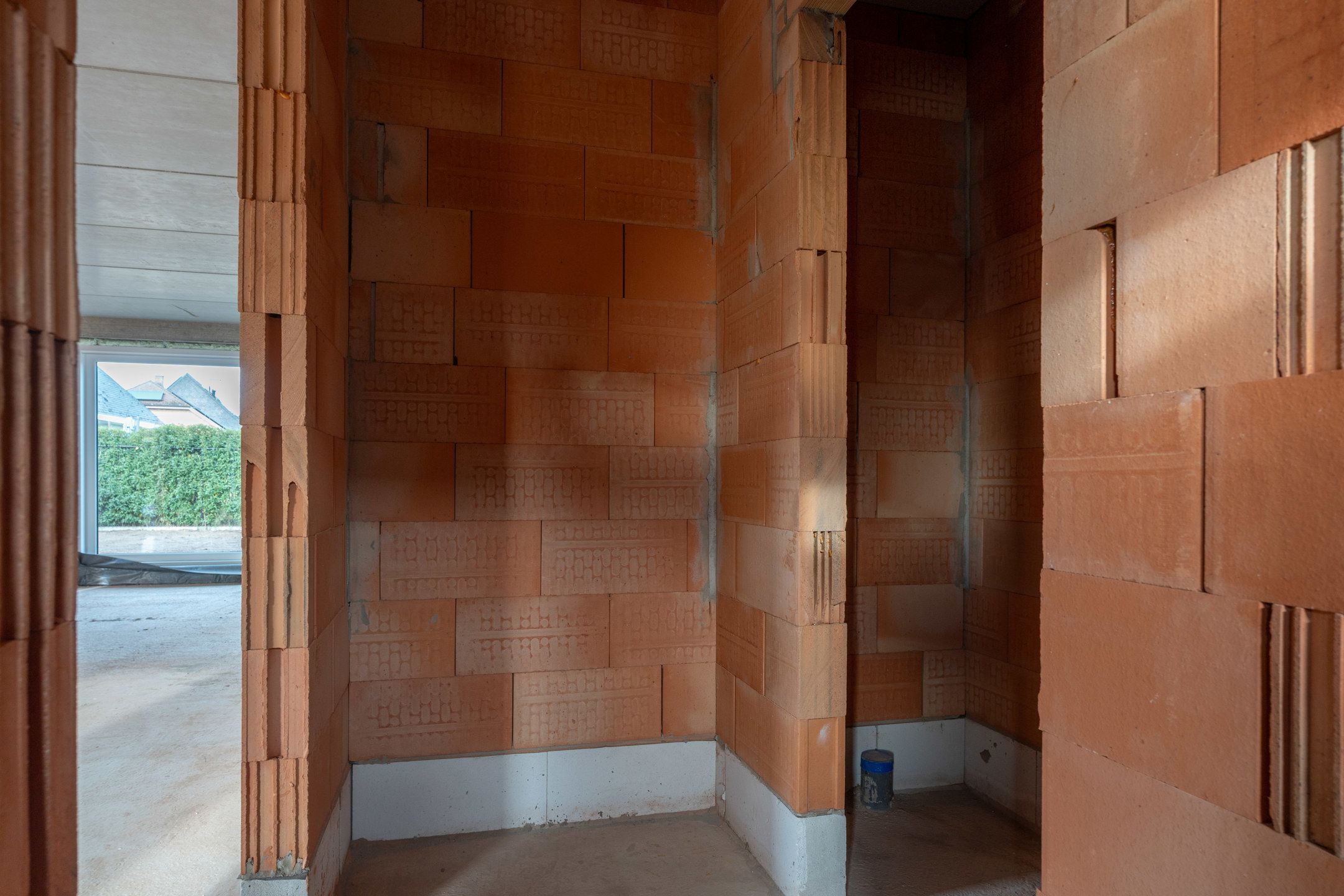 Knappe en ruime (245 m²) casco woning op gunstige ligging foto 12