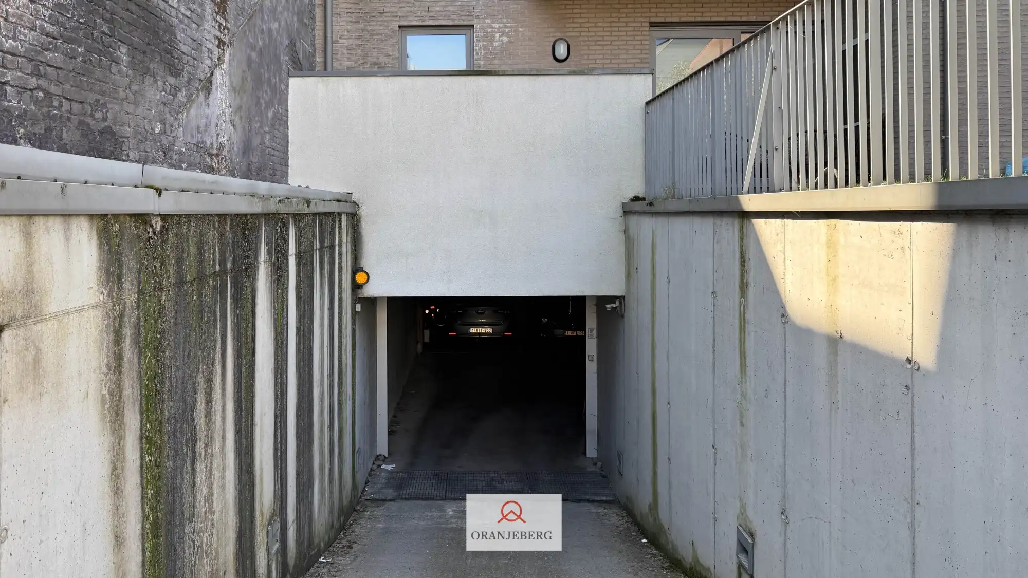 Nieuwbouw autostaanplaats te huur in afgesloten parkeergarage nabij Gent centrum foto 5