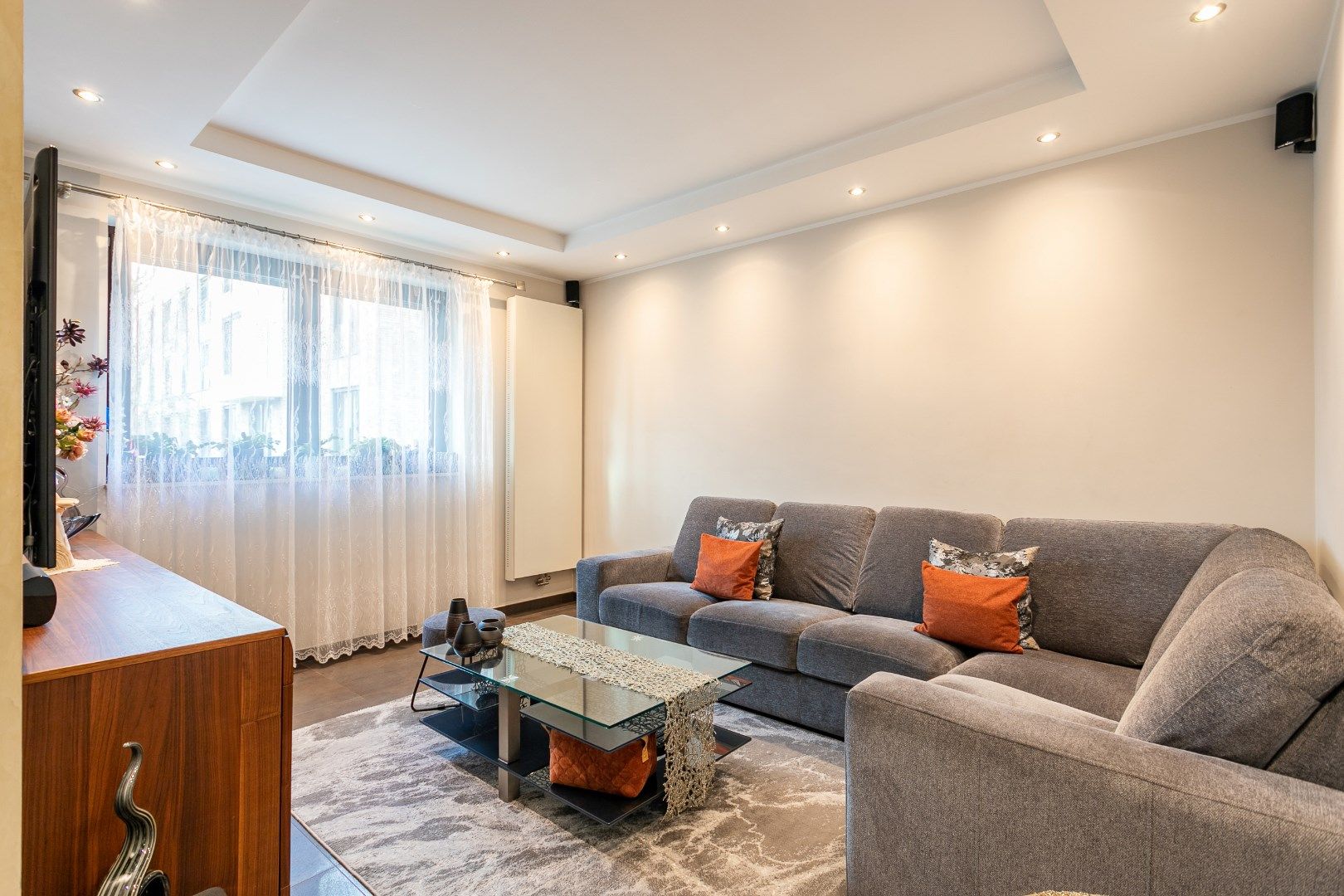 Volledig gerenoveerde woning met 3 slaapkamers, bureau en tuin foto 3