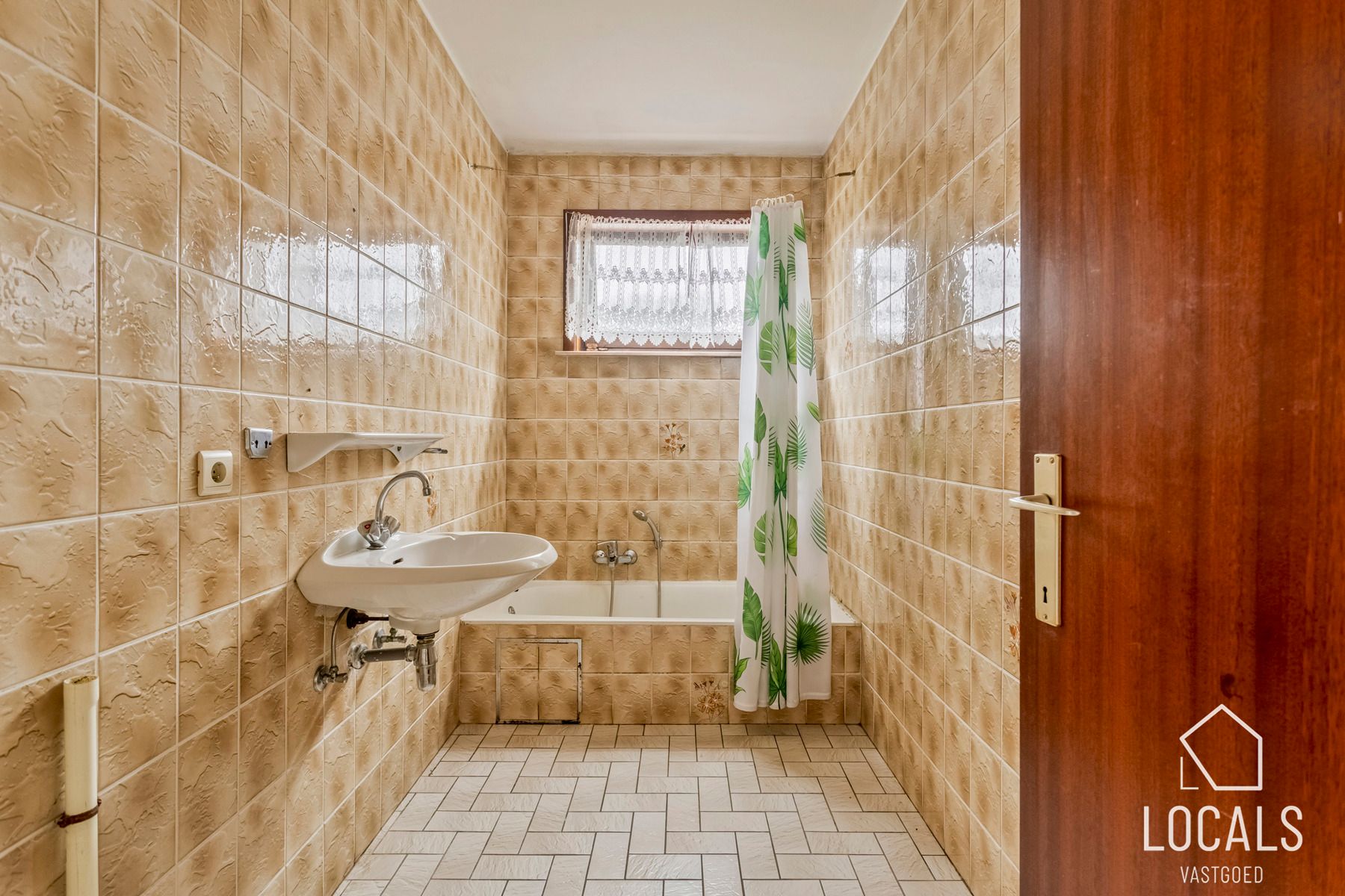 Huis ingericht als 3 appartementen te Denderleeuw foto 18