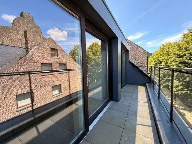 Luxe duplexappartement te huur in het hart van Maaseik, met lift, 2 slaapkamers en 2 terrassen.  foto 22