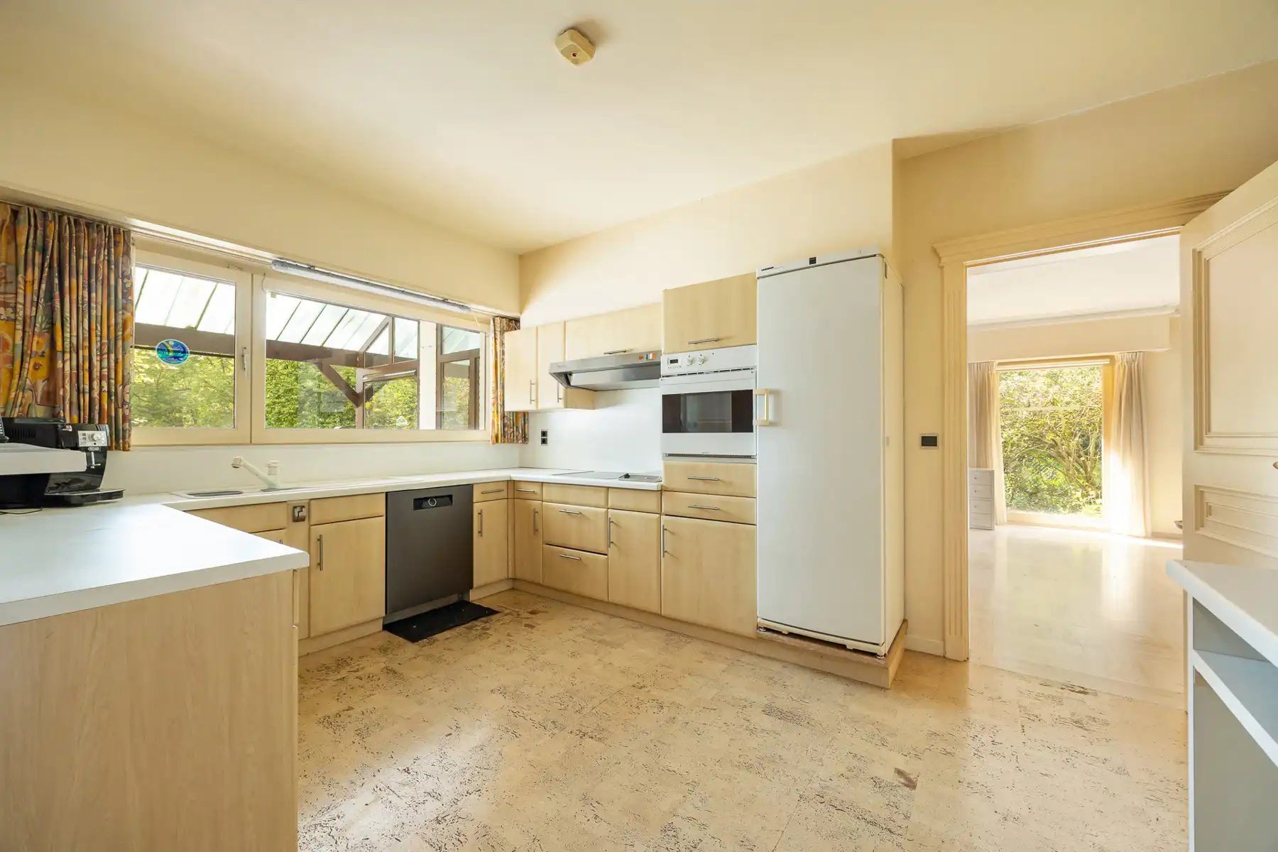 Ruime te renoveren  gelijkvloerse villa met vrij uitzicht foto 10