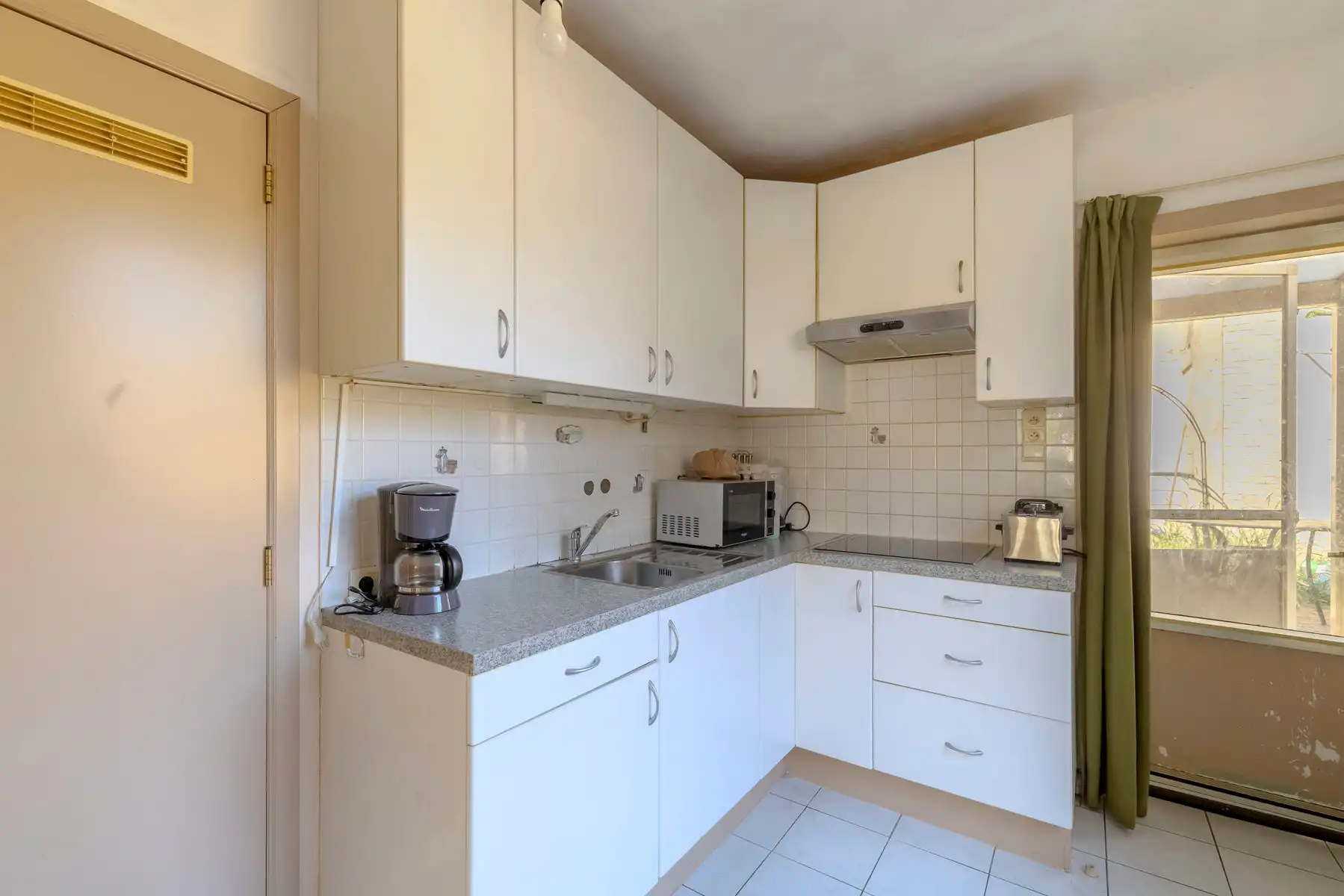 Verhuurde HOB met 3 slpk en magazijn van +/-170m² op 476m² foto 7
