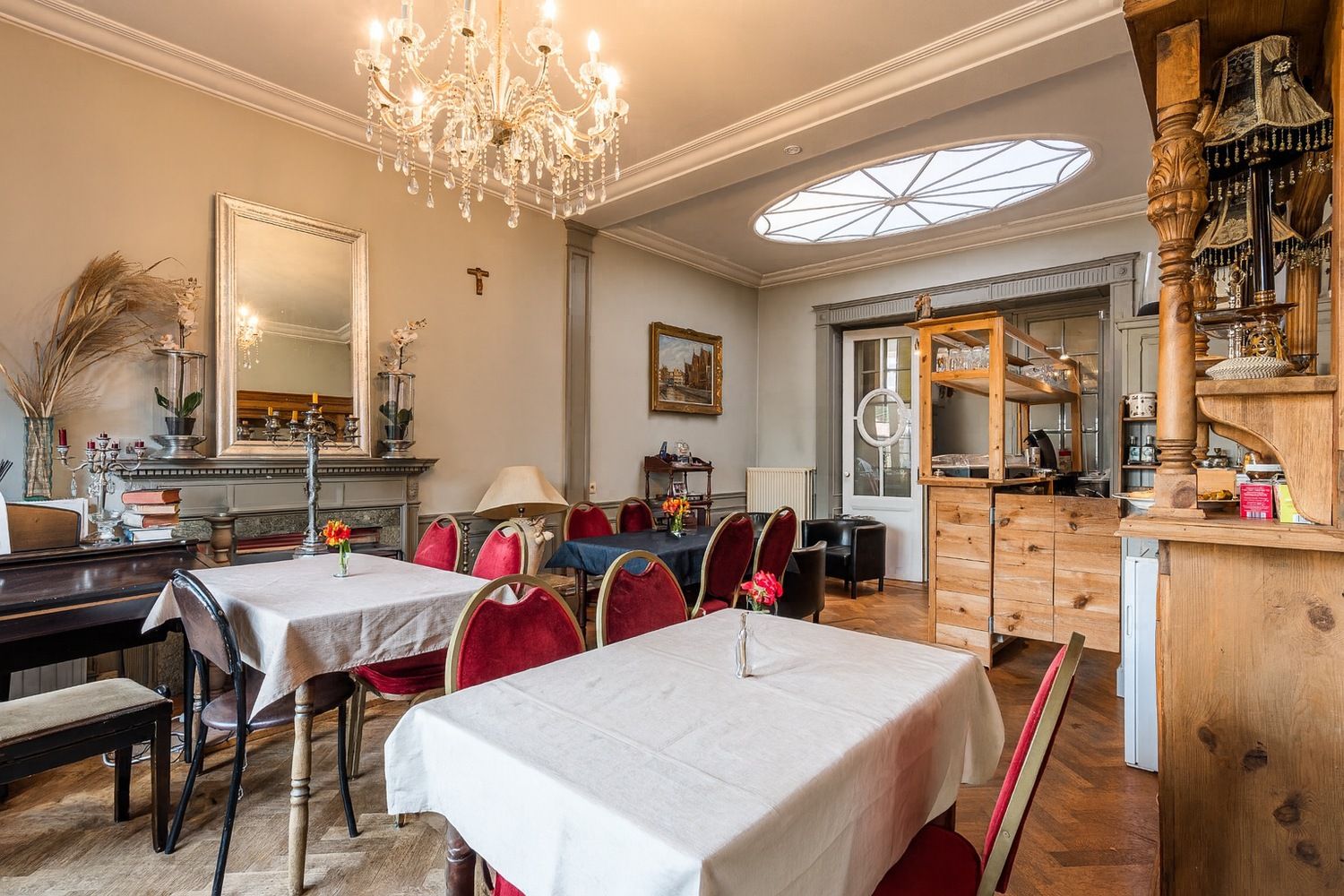 Karaktervolle burgerwoning in eclectische stijl in centrum Eeklo foto 2
