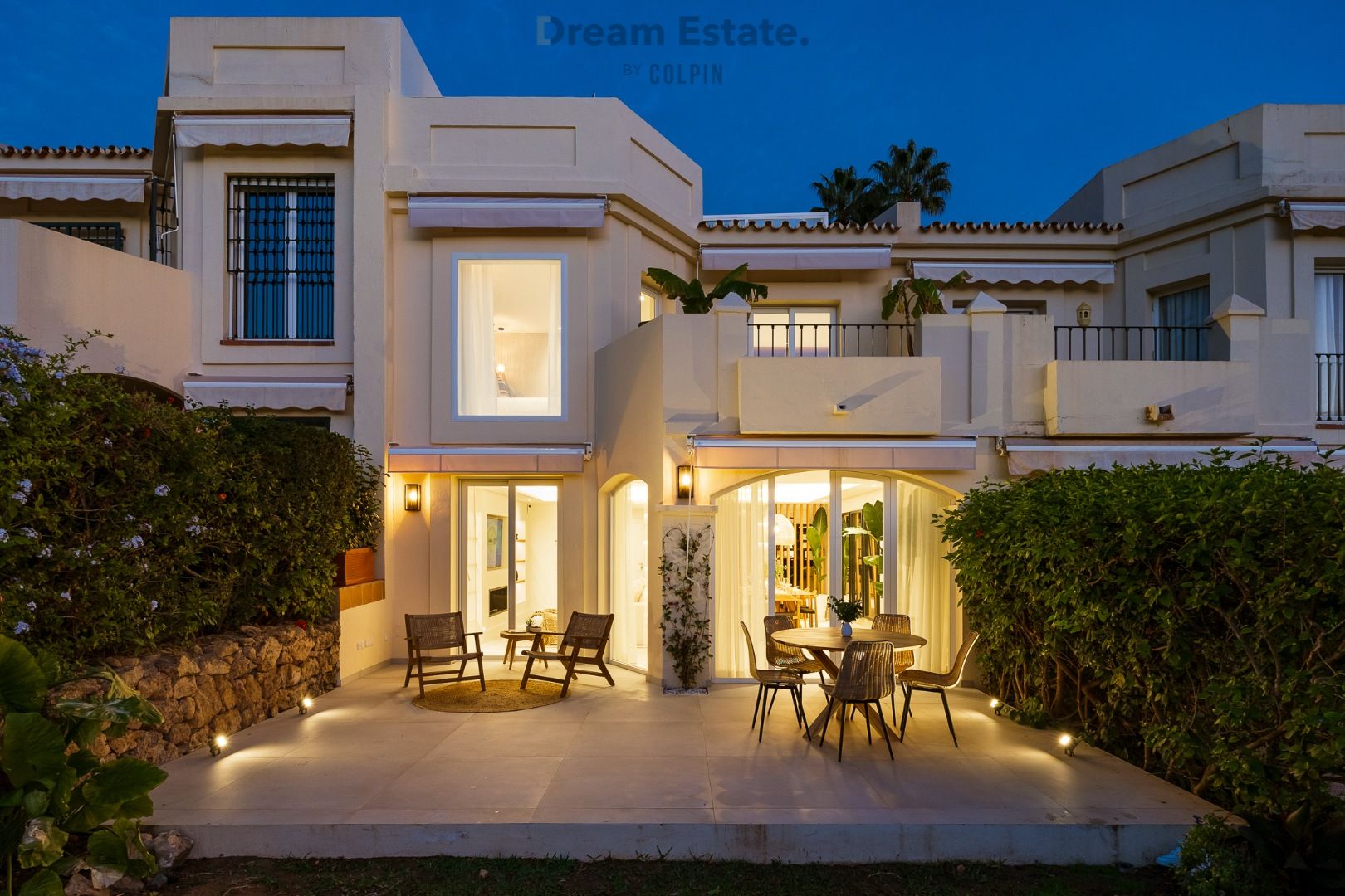 Een prachtige woning in de veilige en rustige omgeving van La Quinta met zéér mooi uitzicht op bergen, golf en zee. foto {{pictureIndex}}