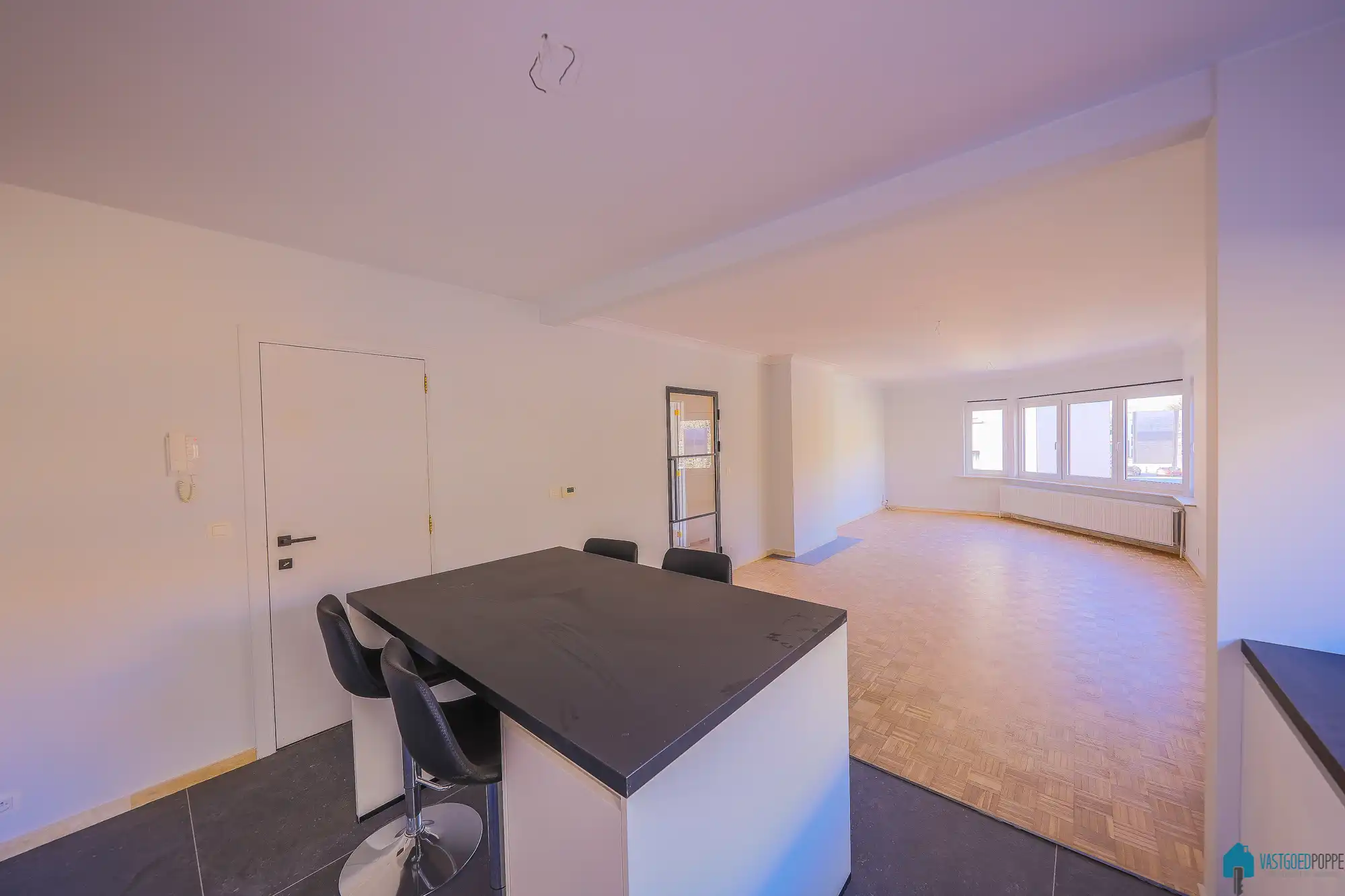 Ruim gerenoveerd appartement met zuid-gericht terras foto 5