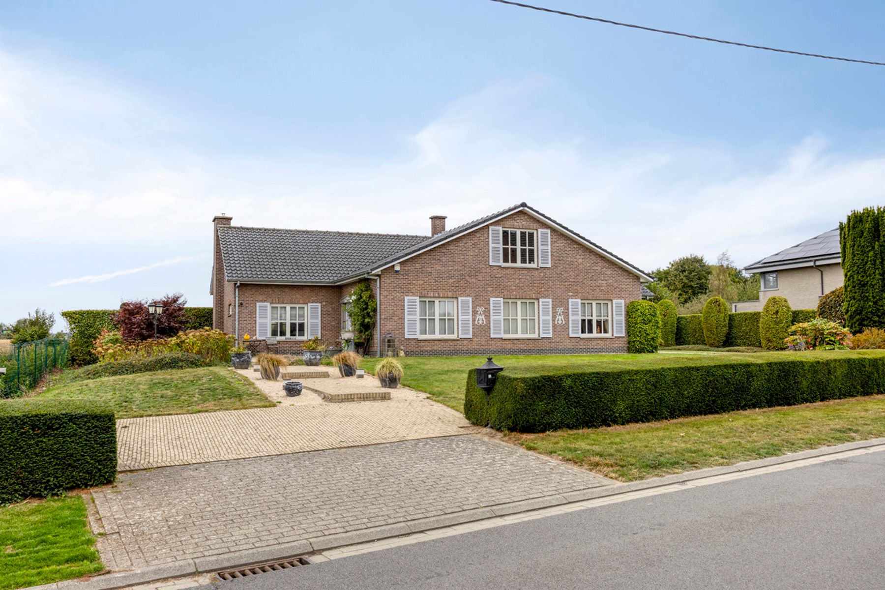 Exclusieve villa met grote loodsen combineer werken en wonen foto 2