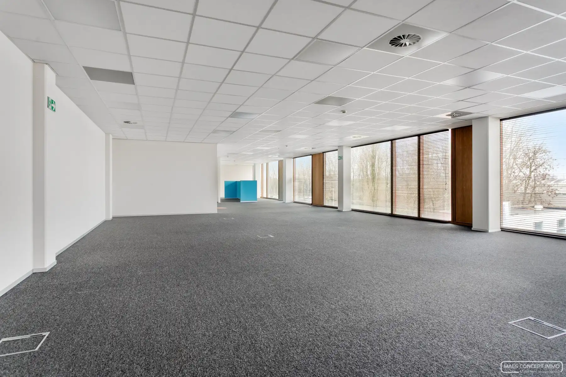 Kantoorruimte 195 m2 te koop vlakbij bij E17 te Zwevegem foto 2