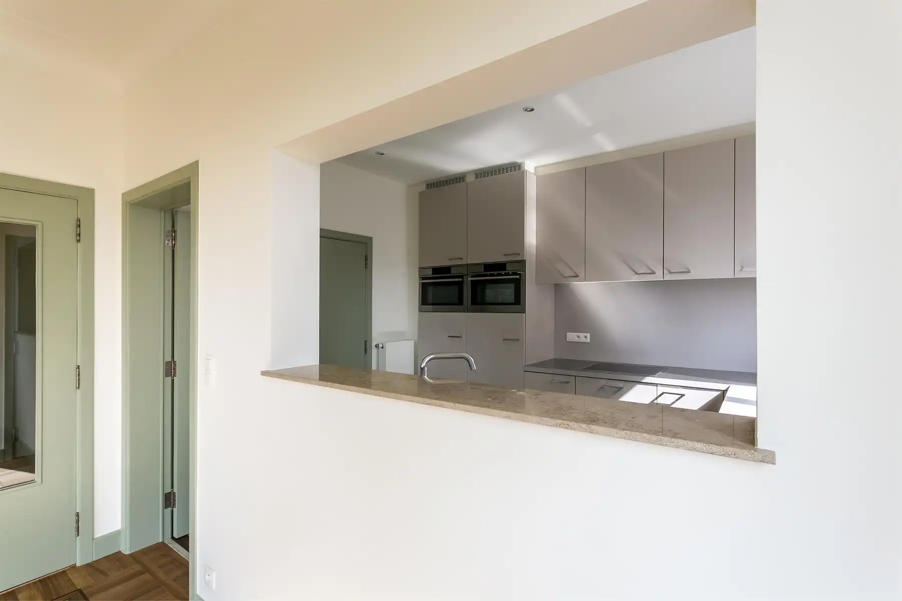 Luxueus afgewerkt appartement op zeer centrale ligging. foto 9