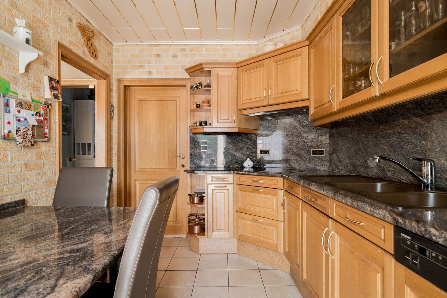 Lichtrijke halfopen bebouwing in aangename woonwijk foto 9