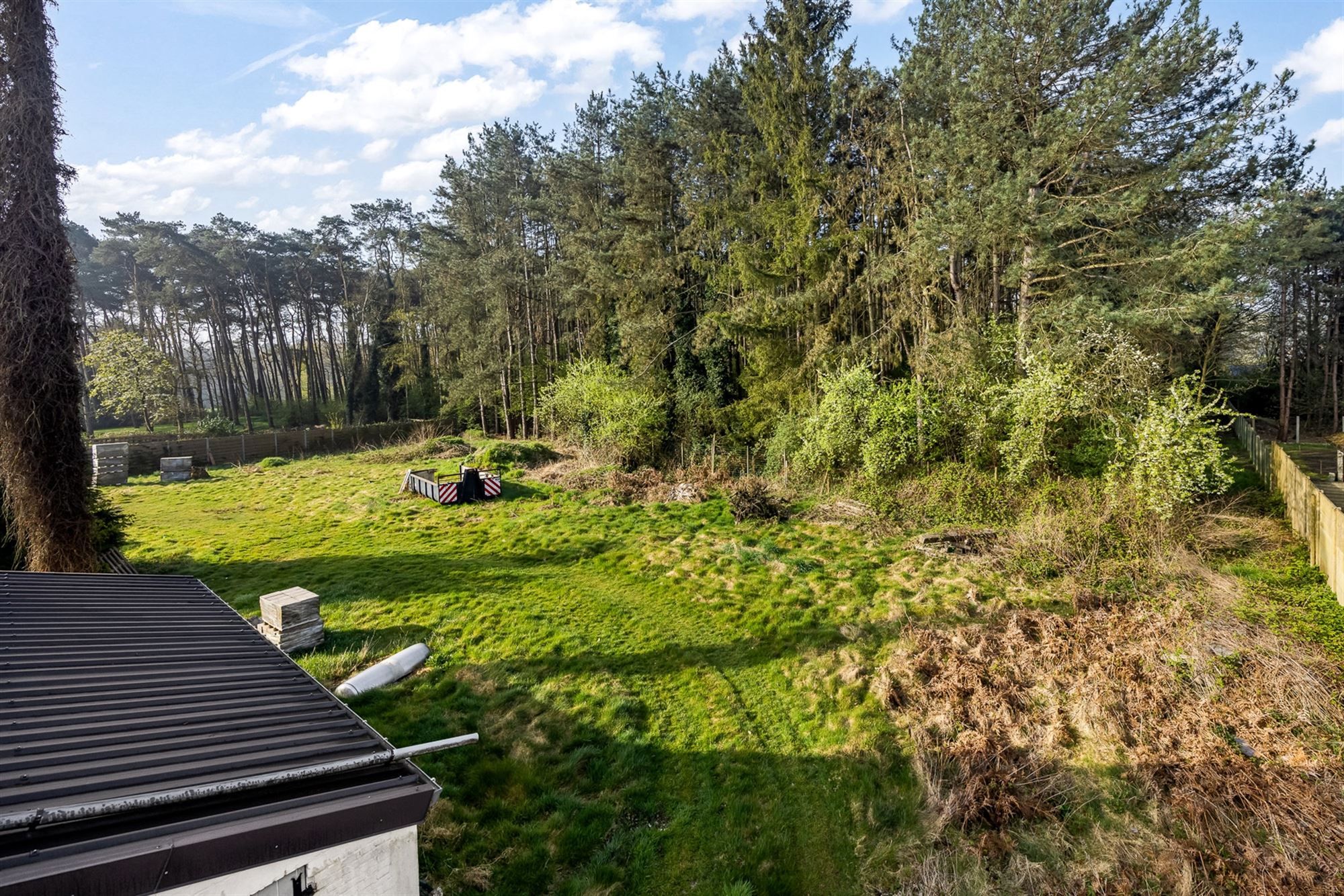 UNIEKE TE RENOVEREN KARAKTERVOLLE LANGGEVELHOEVE MET 2 HUISNUMMERS UITERST RUSTIG GELEGEN TE OOSTHAM foto 22