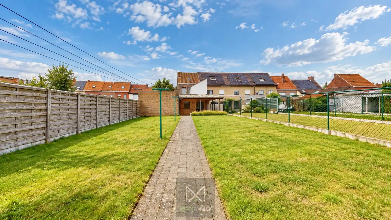 Ruime woning met dubbele garage, grote tuin en prachtig zicht op de velden foto 23