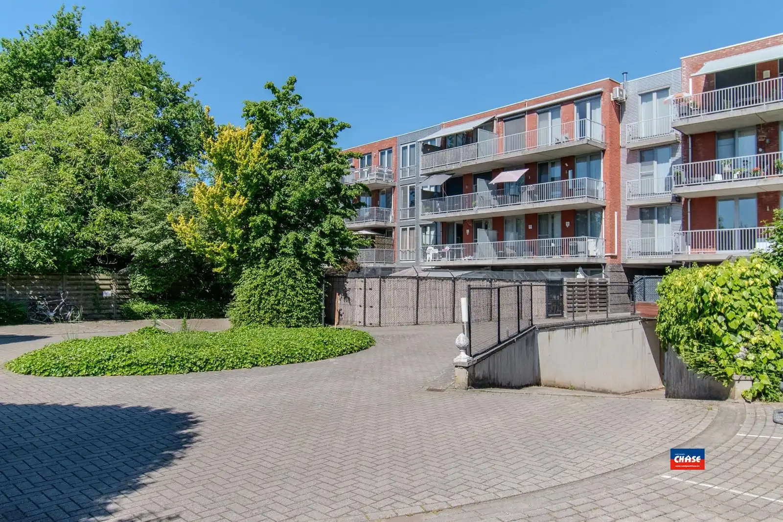 Ruim appartement met zuidterras en autostaanplaats foto 19